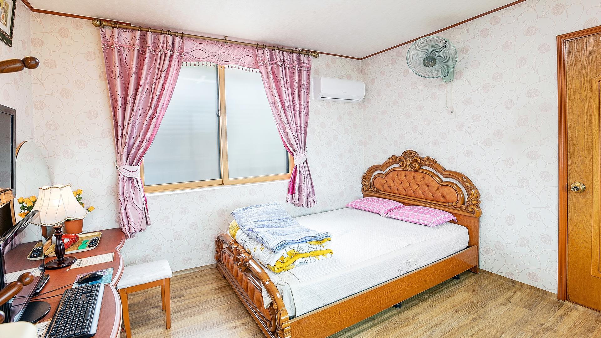 room detail thumbnail 1