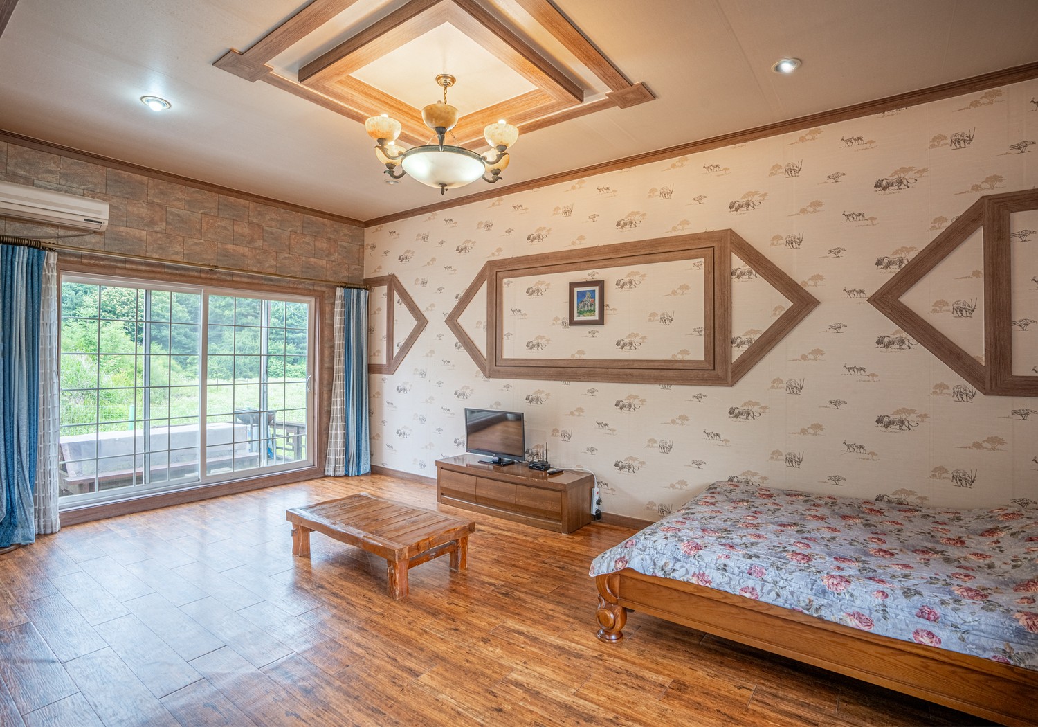 room detail thumbnail 0