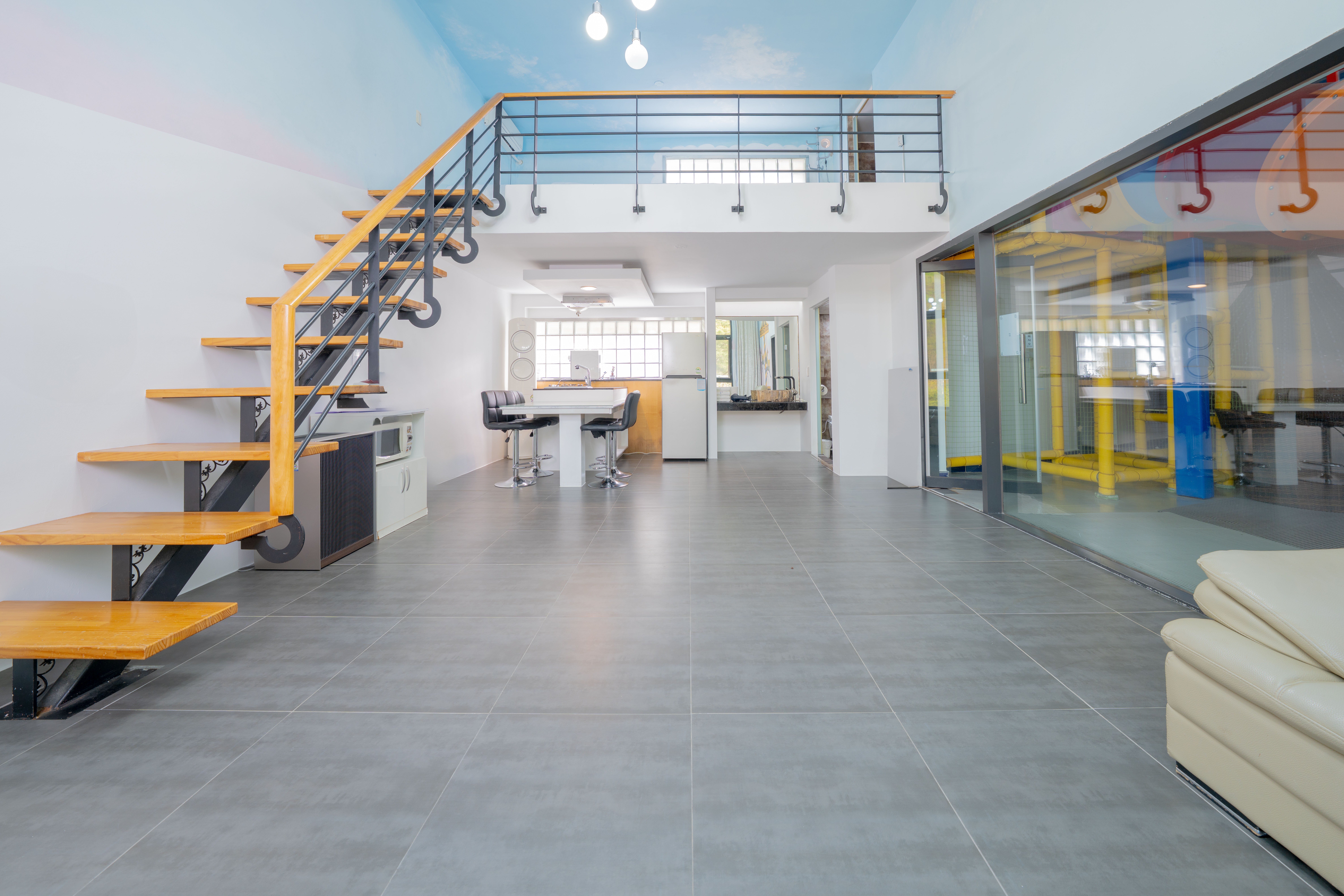 room detail thumbnail 2