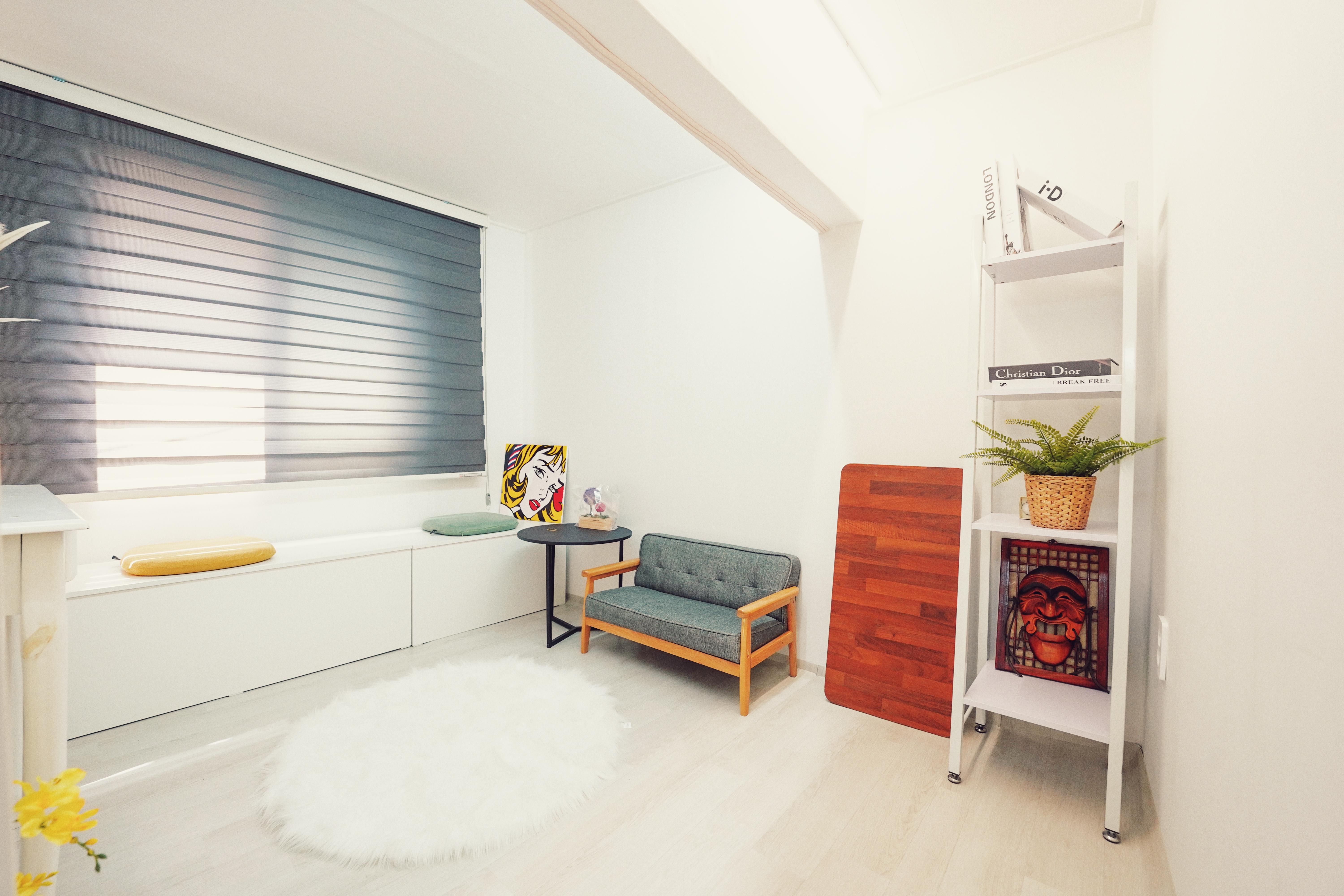room detail thumbnail 1
