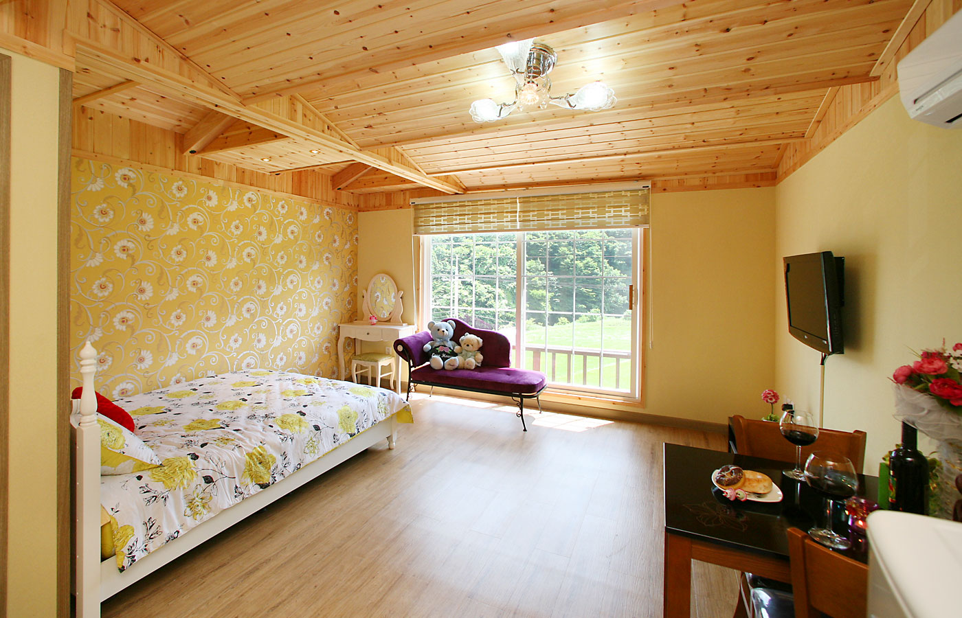 room detail thumbnail 0