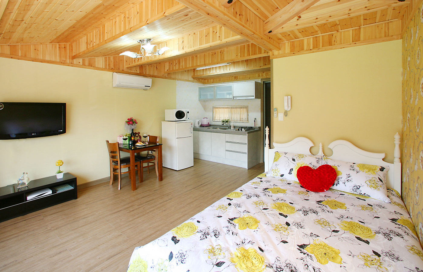 room detail thumbnail 2