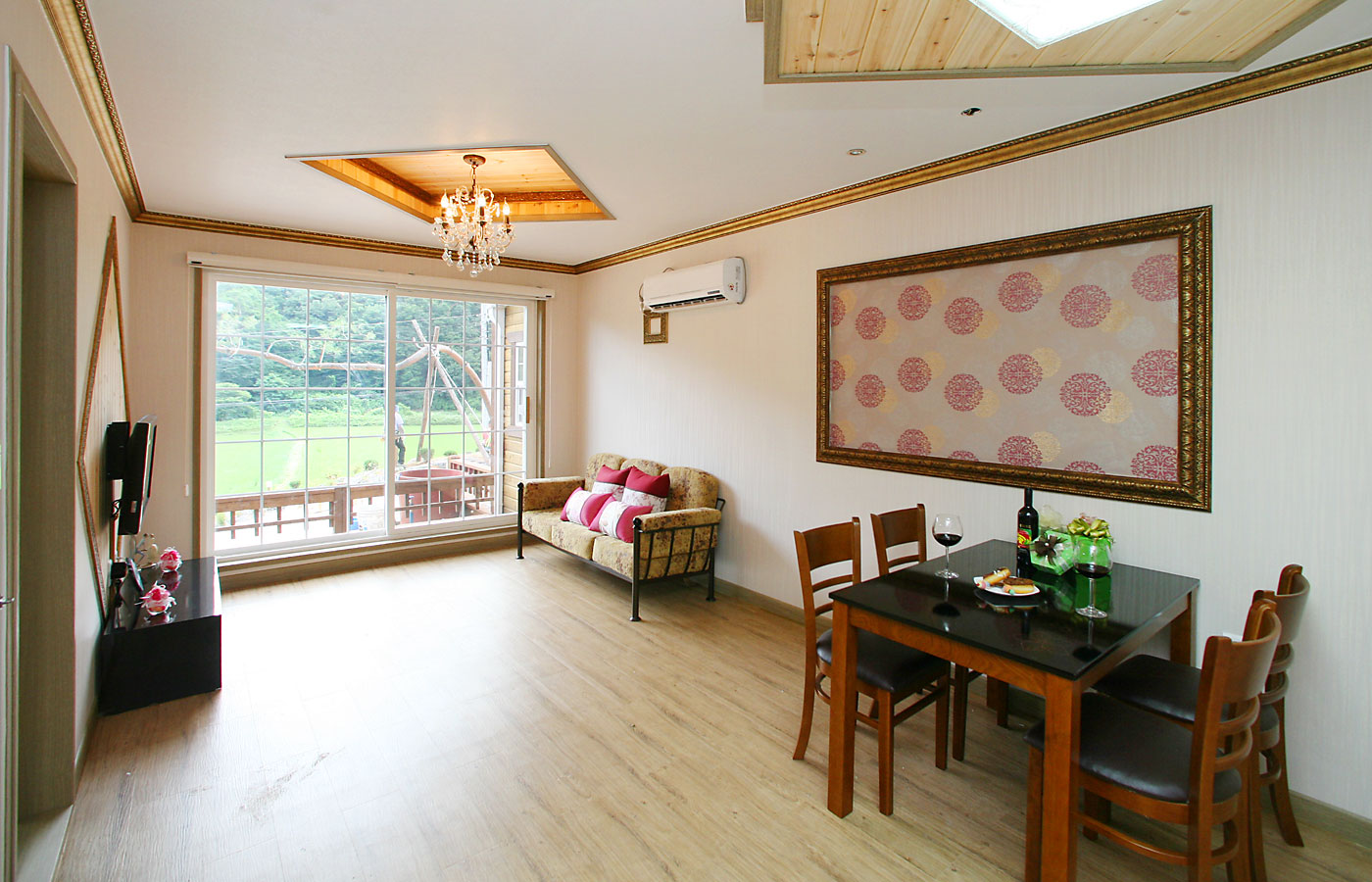 room detail thumbnail 1