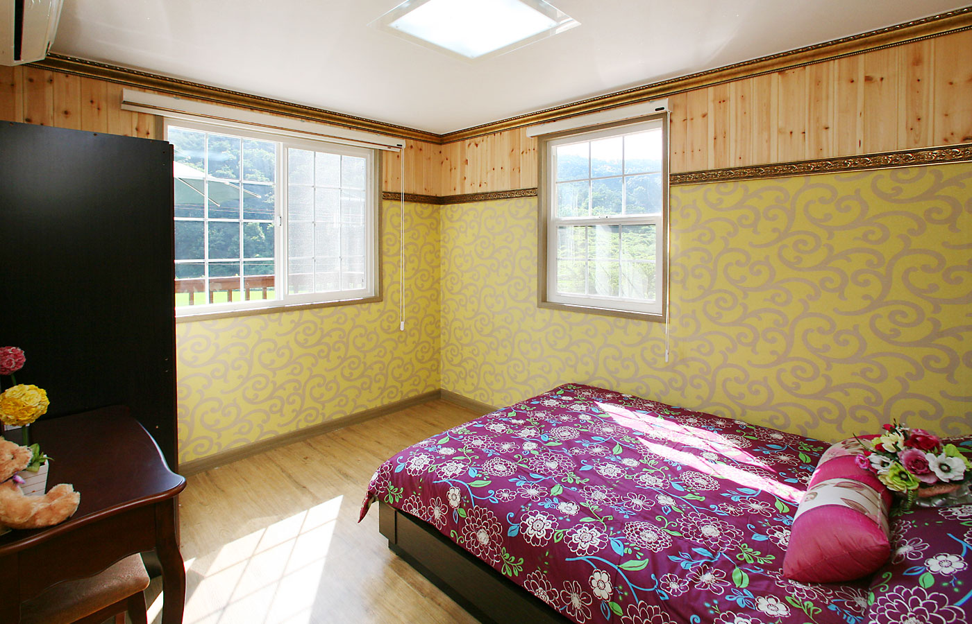 room detail thumbnail 2