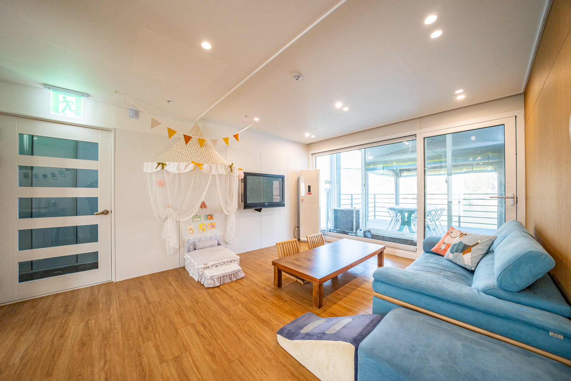 room detail thumbnail 1