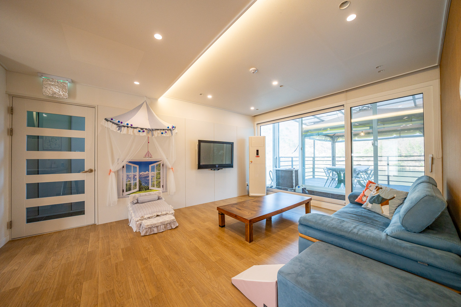 room detail thumbnail 1