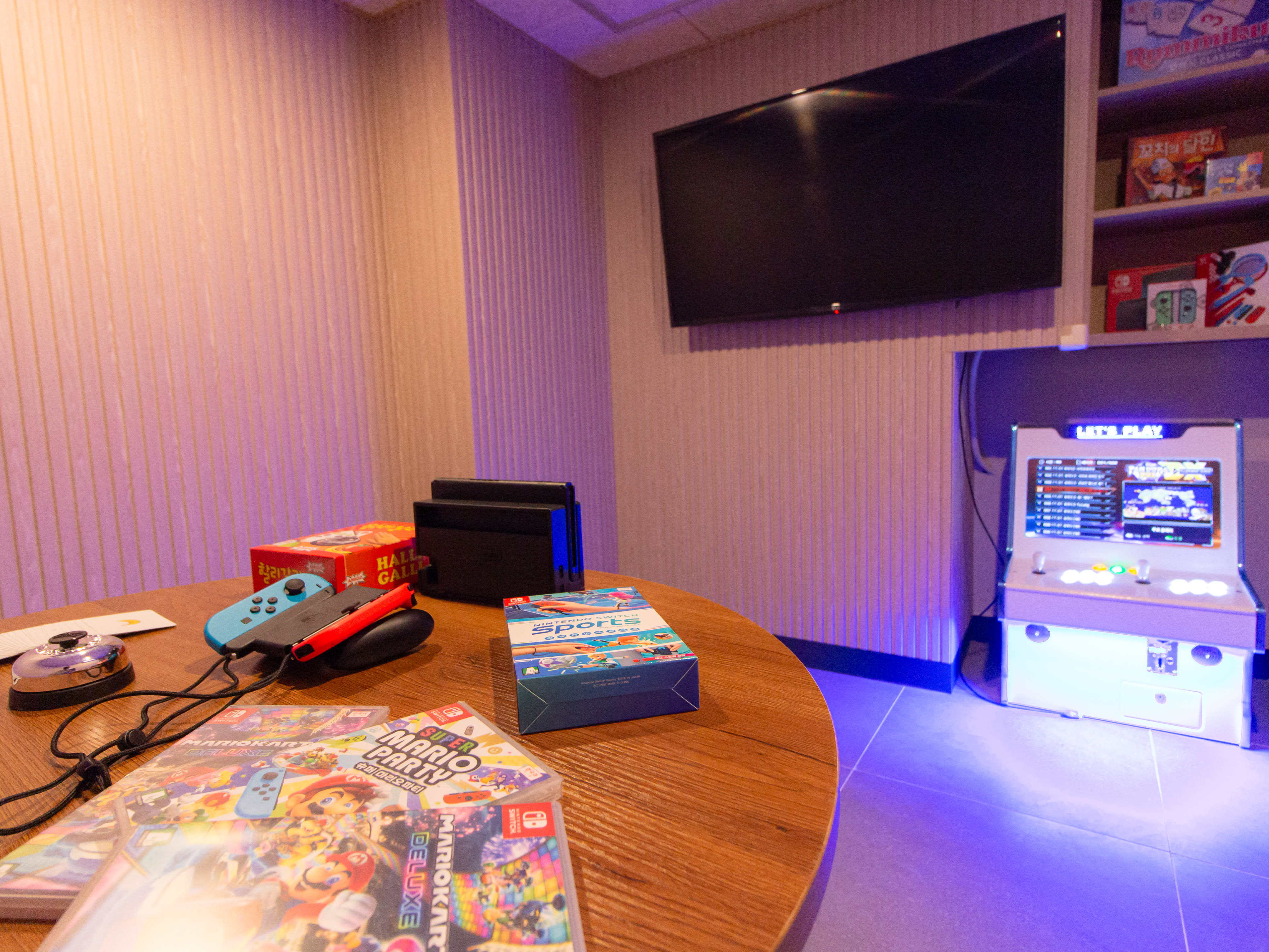 room detail thumbnail 2