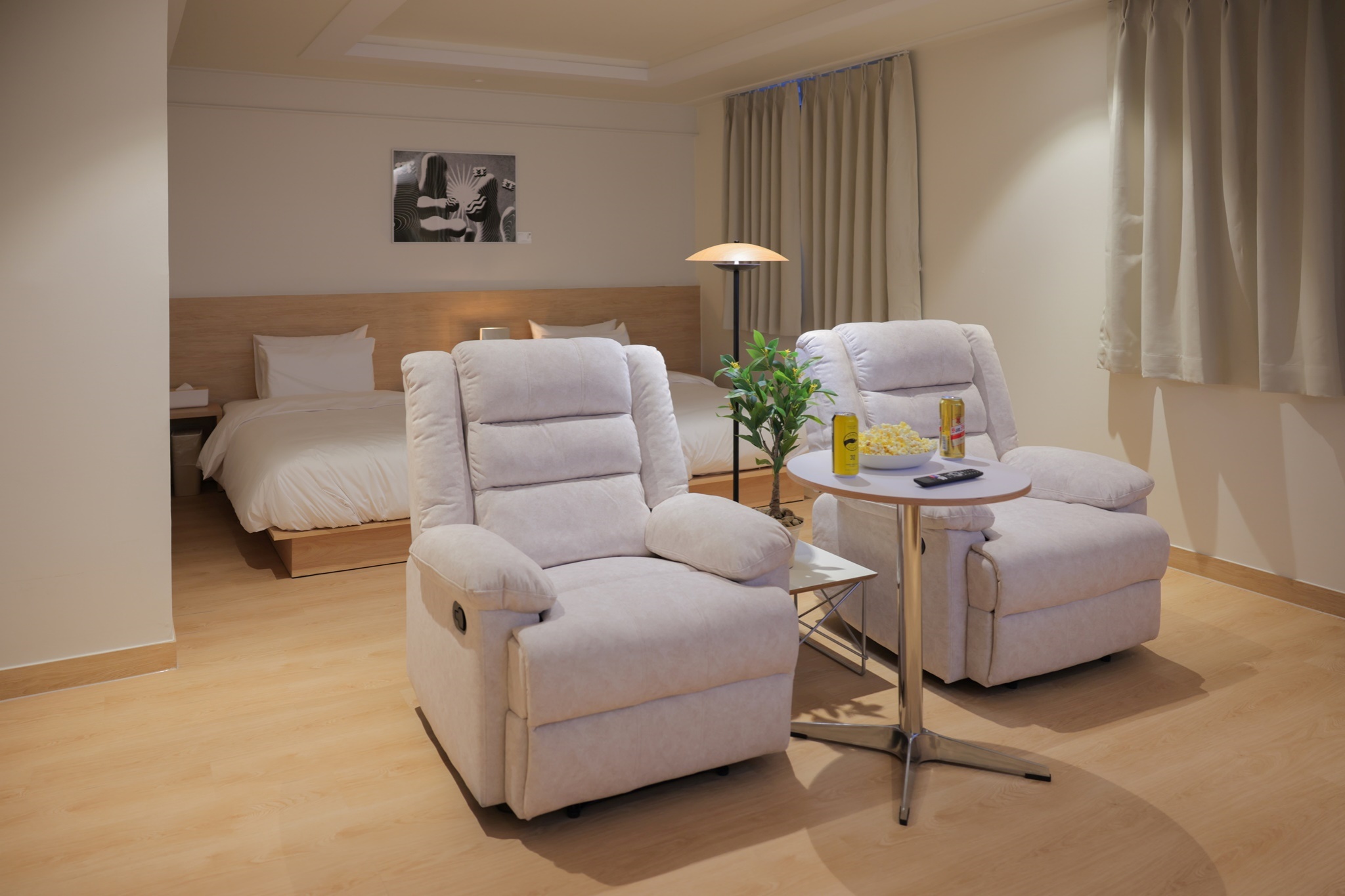 room detail thumbnail 0