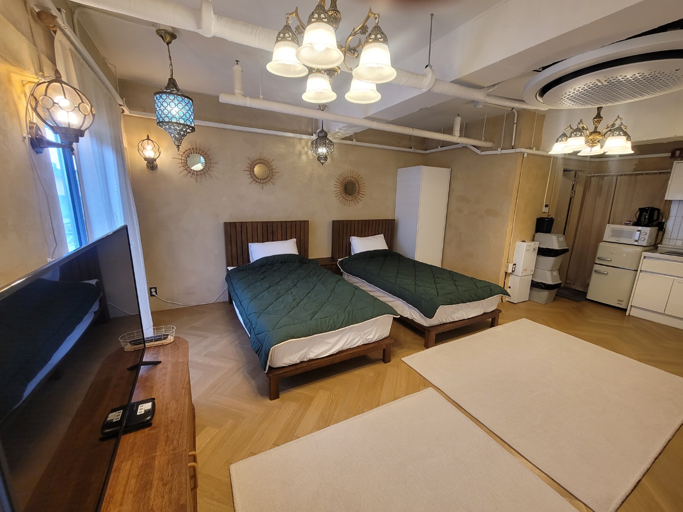 room detail thumbnail 2