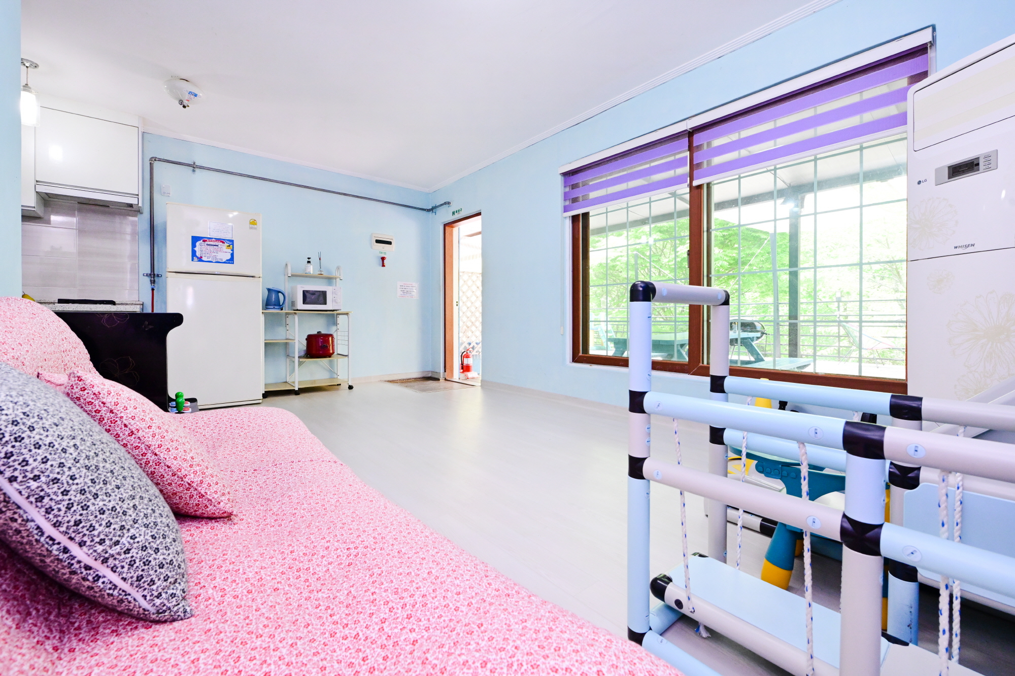 room detail thumbnail 2