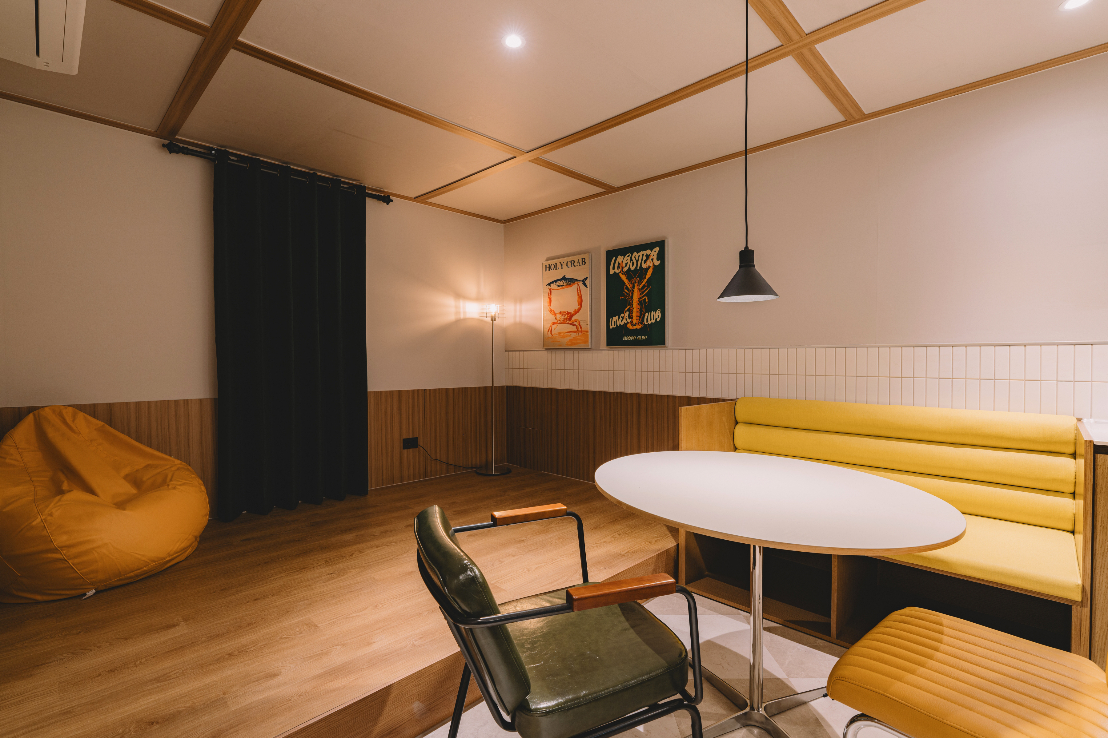 room detail thumbnail 2