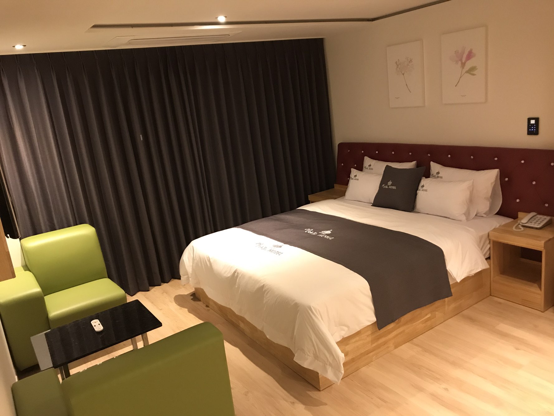 room detail thumbnail 1