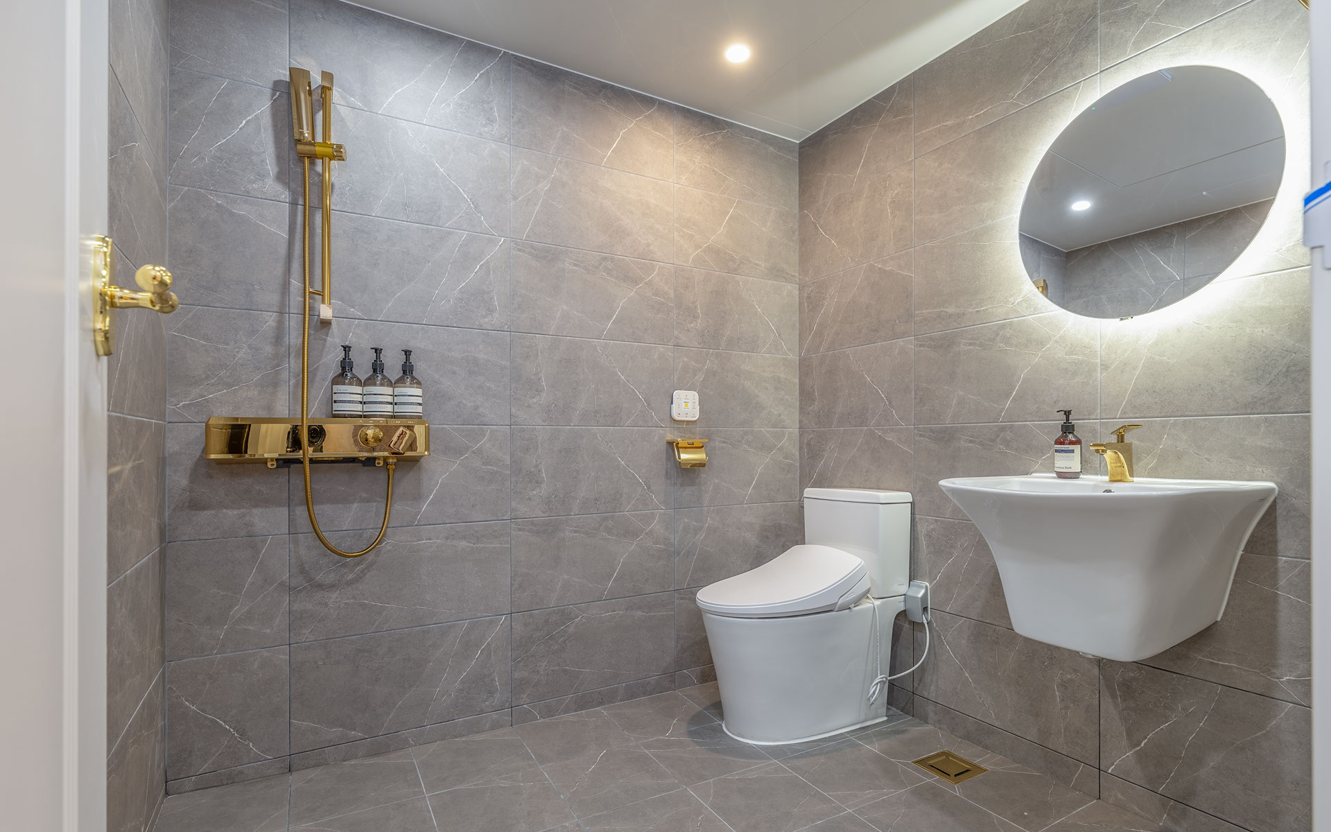 https://yaimg.yanolja.com/v5/2025/05/09/01/681d5c8a4fcf80.50572296.jpg