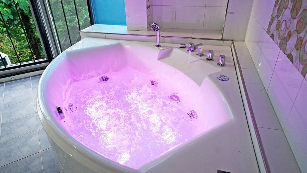 room detail thumbnail 2