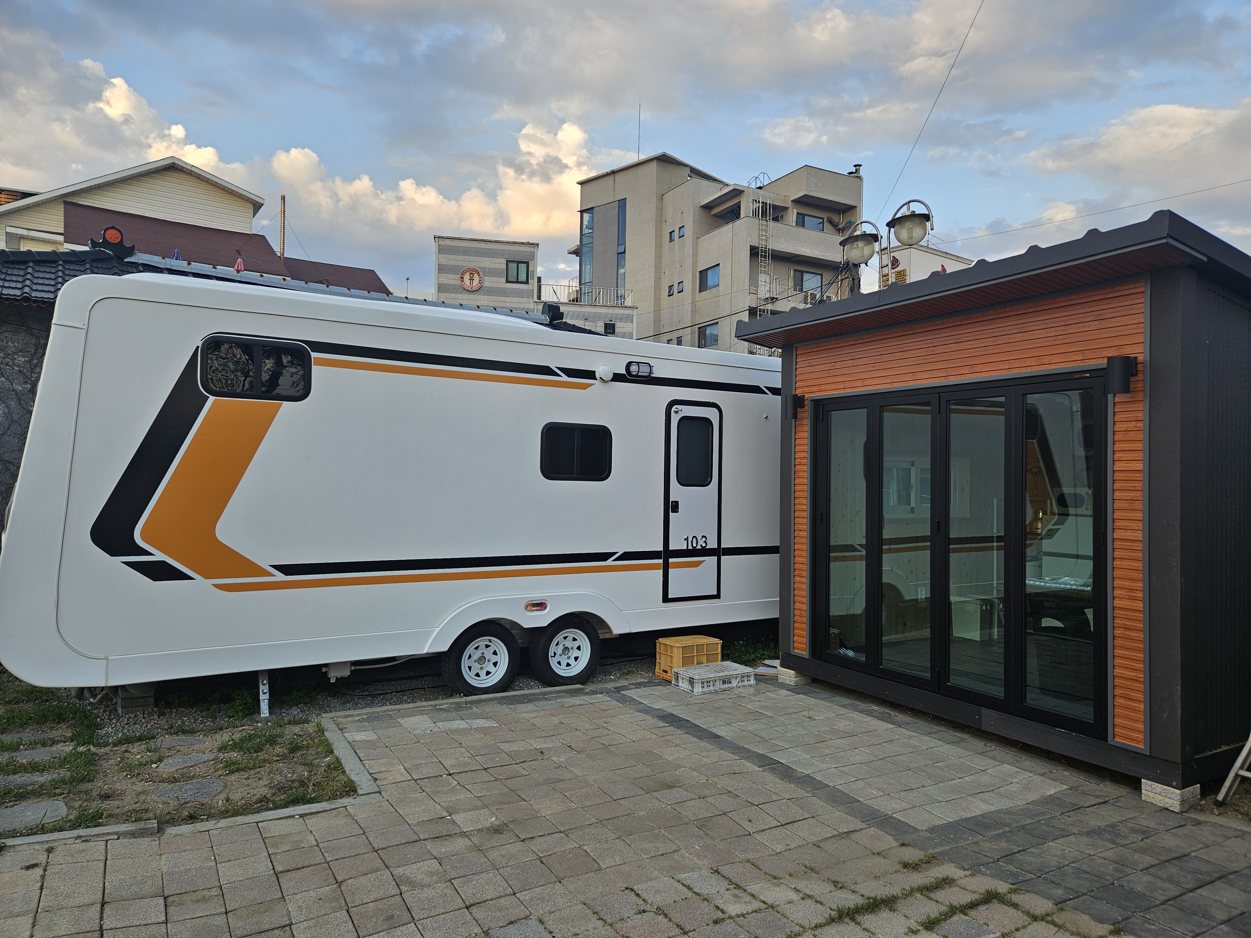 https://yaimg.yanolja.com/v5/2025/05/10/01/681eafd88de296.41682379.jpeg
