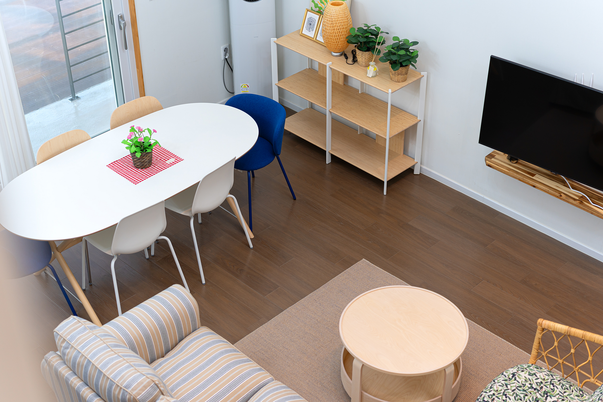 room detail thumbnail 2