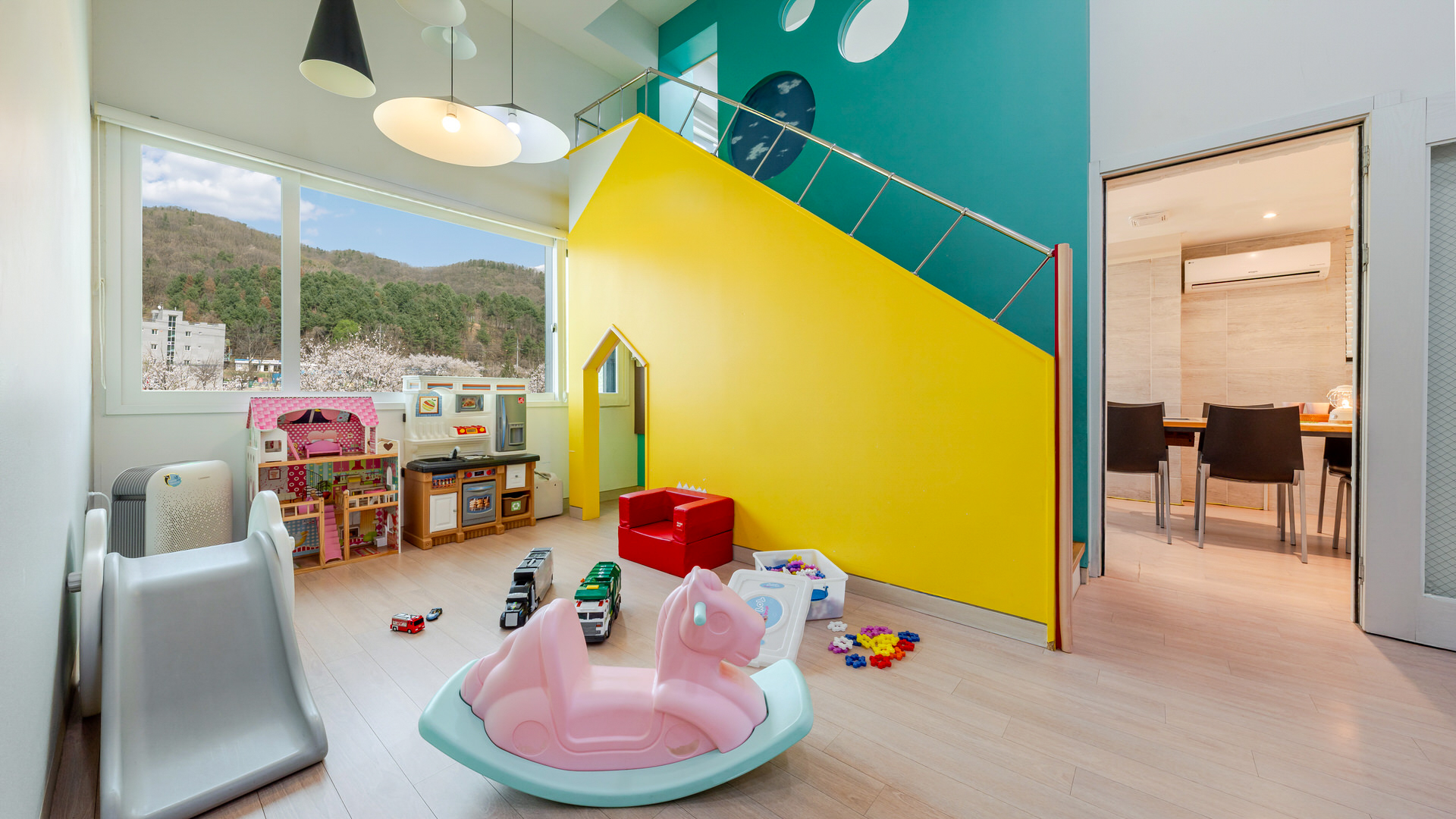 room detail thumbnail 1