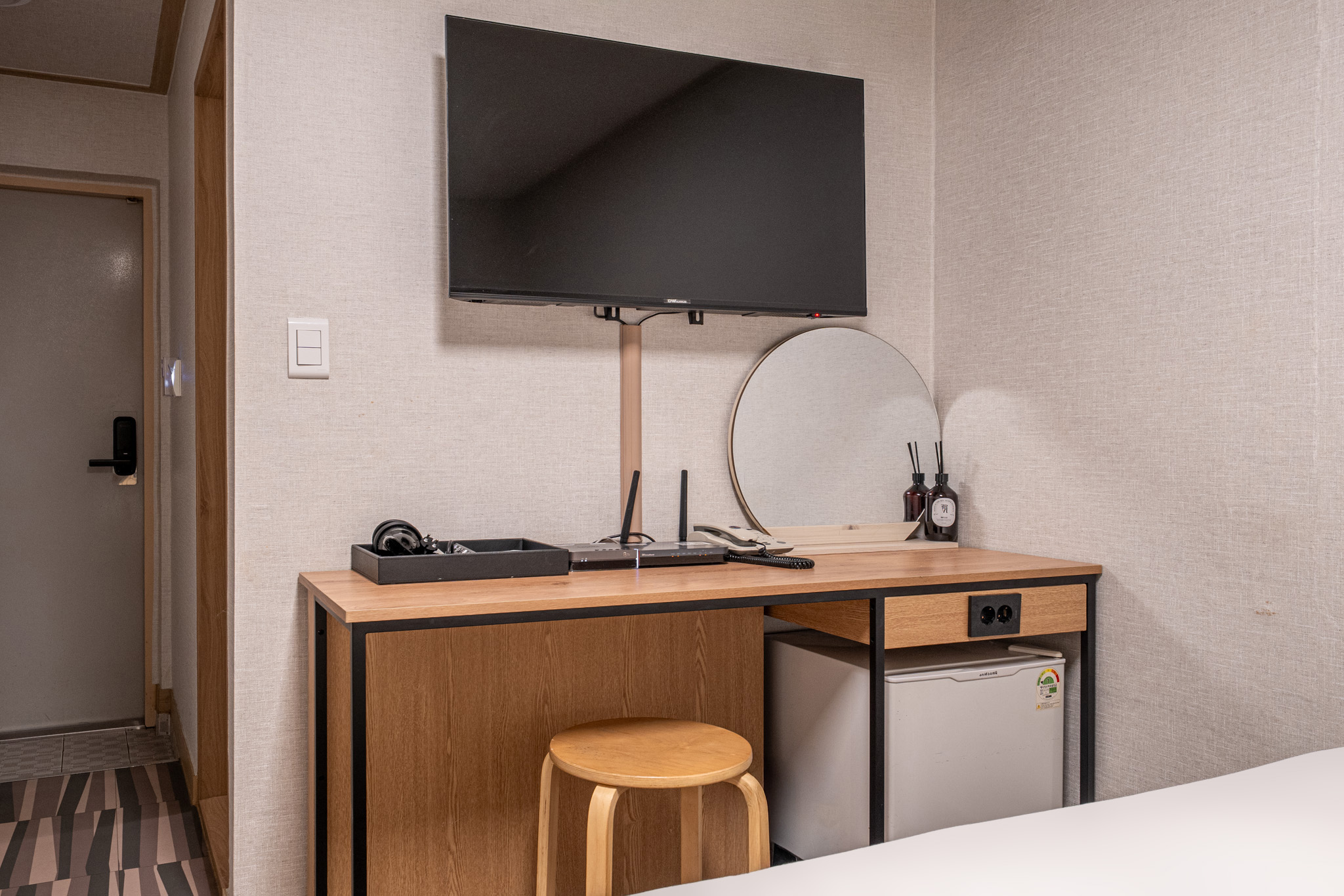 room detail thumbnail 2