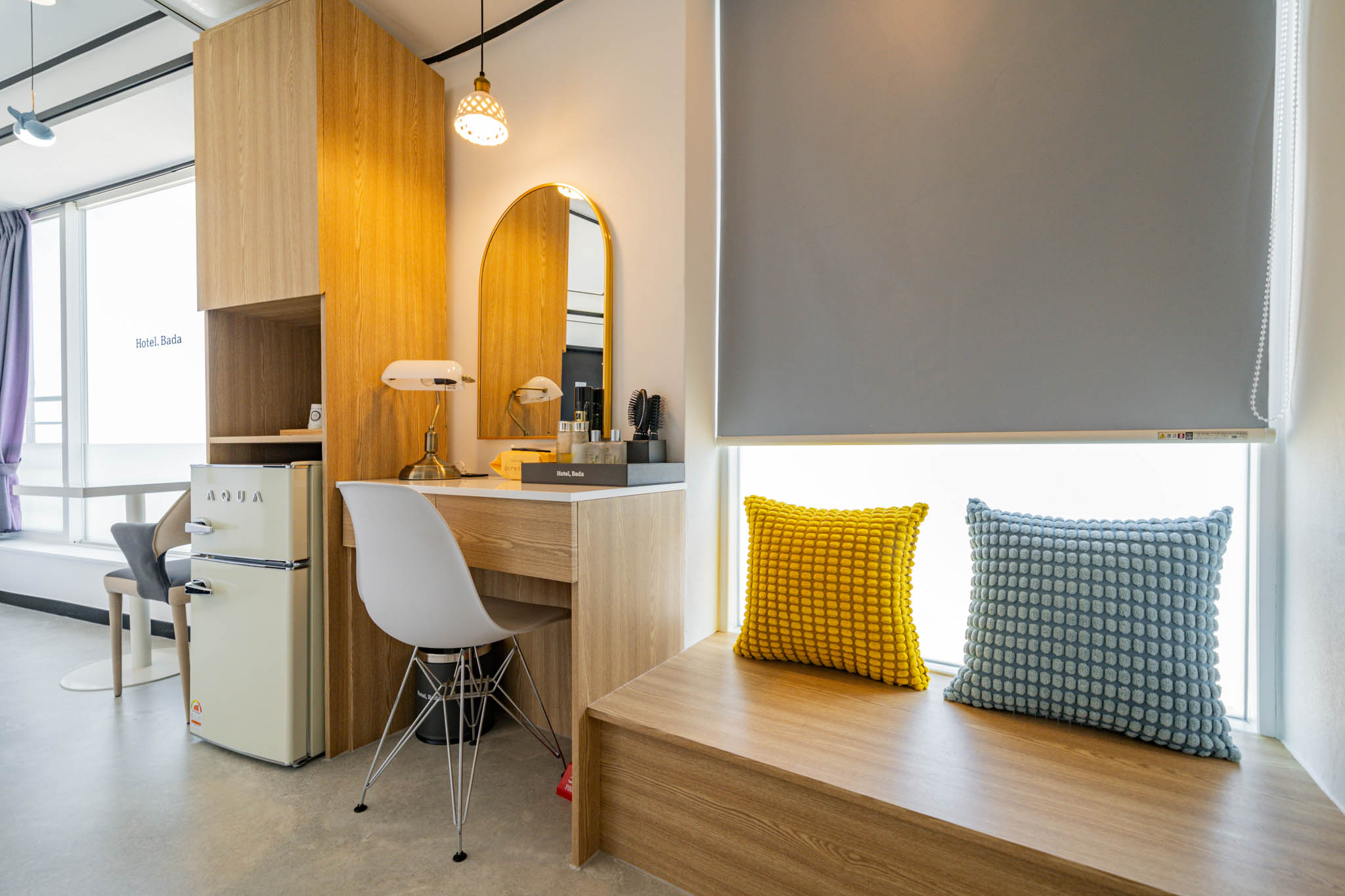 room detail thumbnail 2