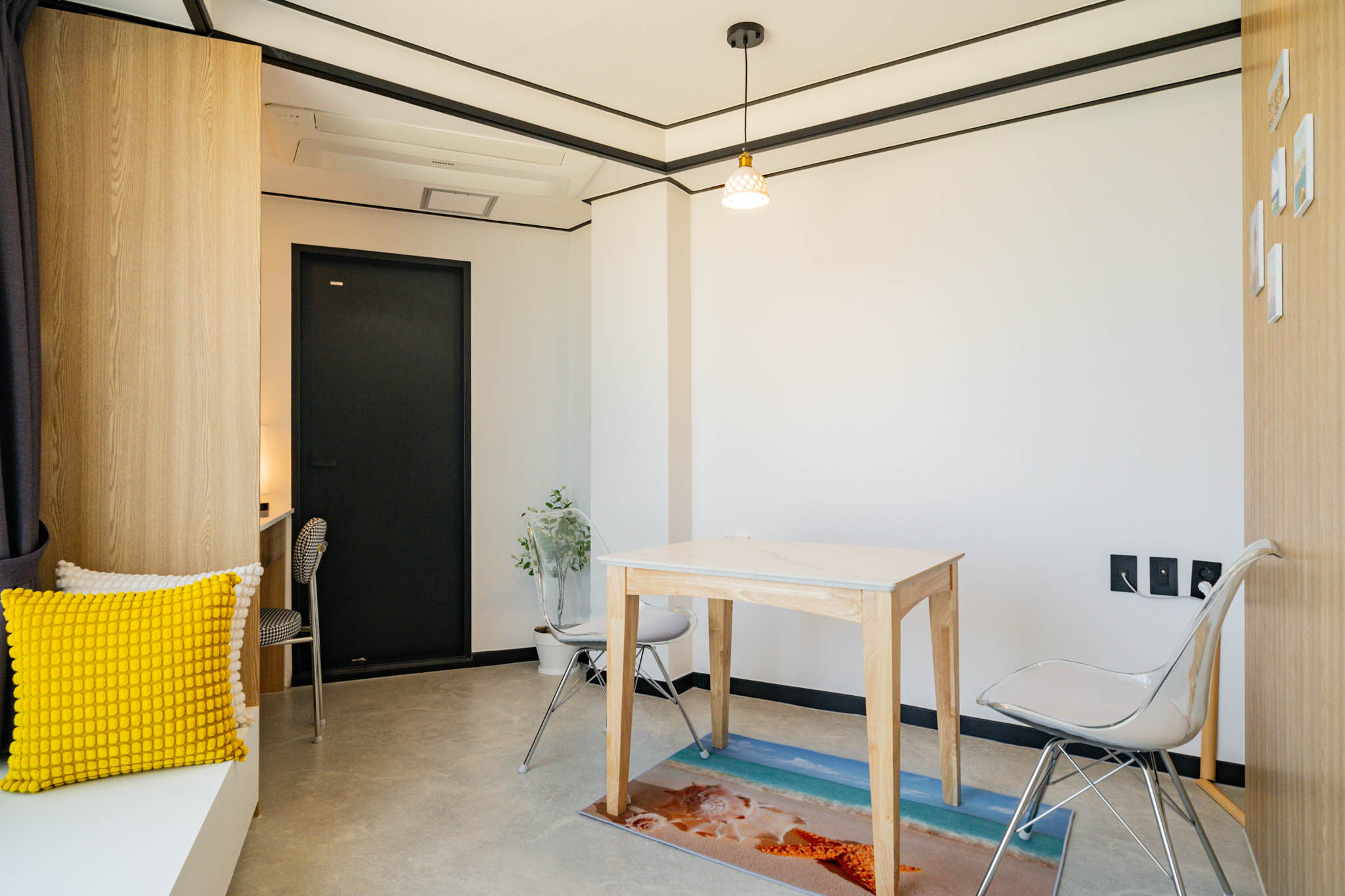 room detail thumbnail 2
