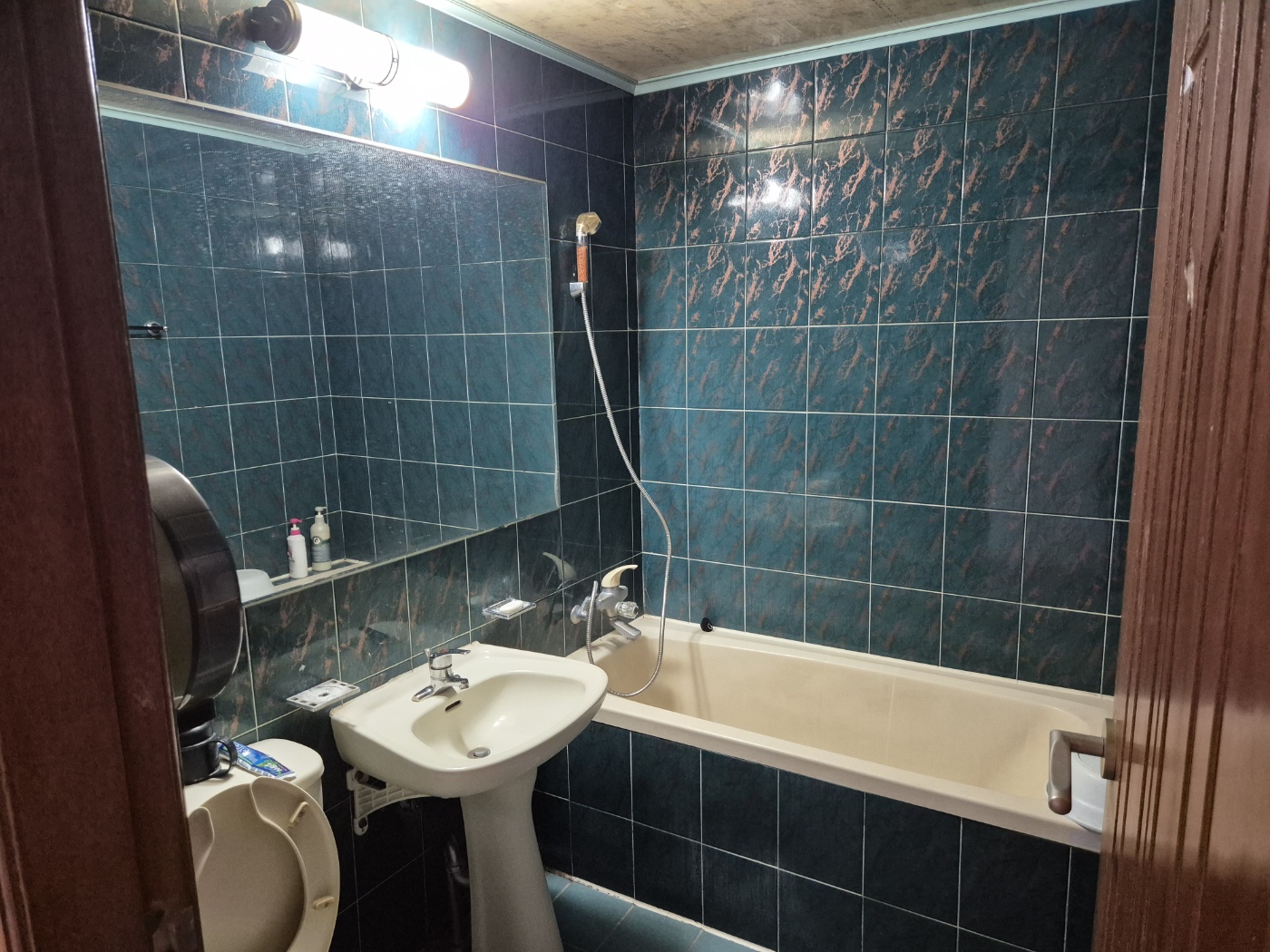 room detail thumbnail 2