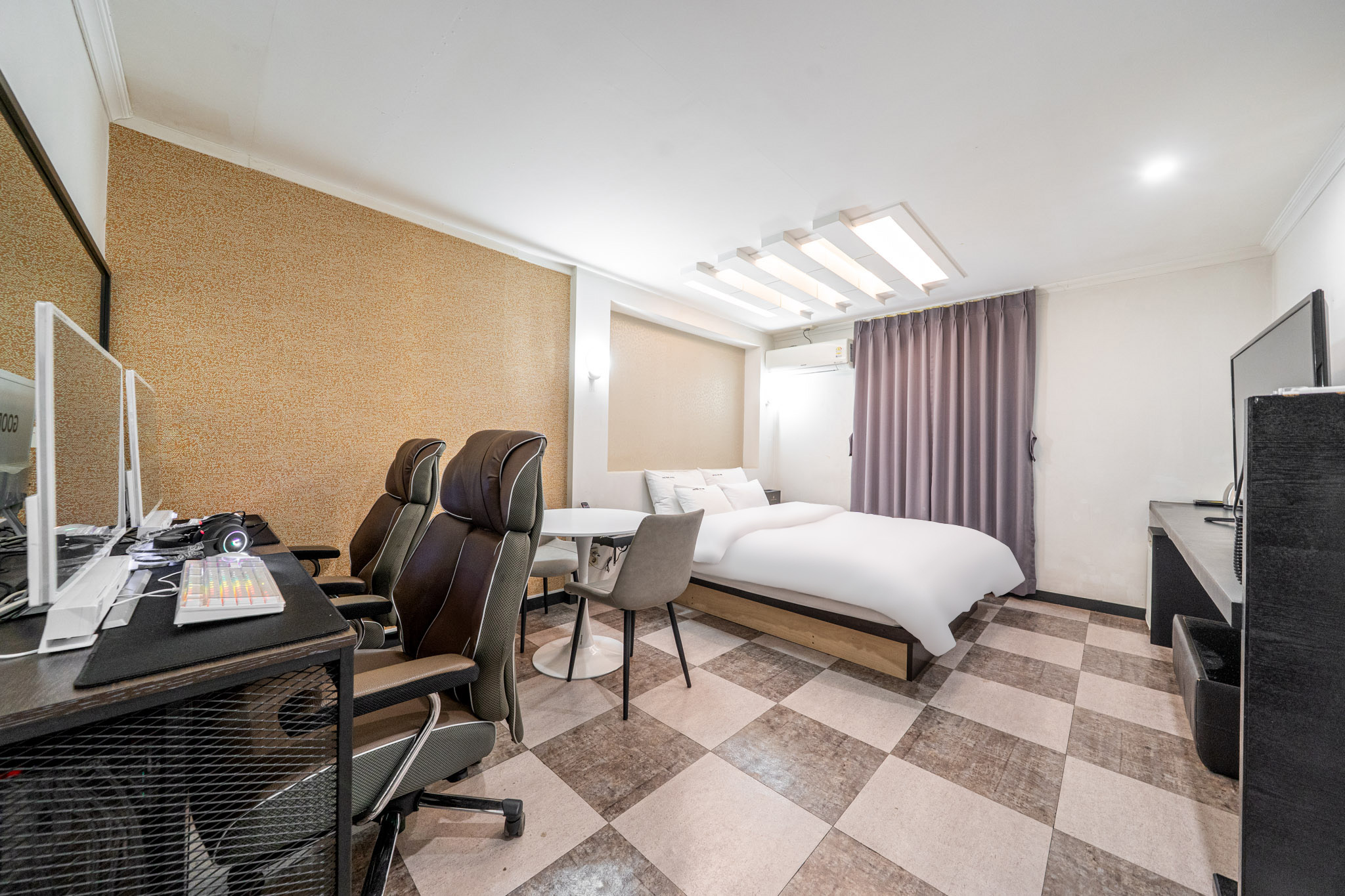 room detail thumbnail 0