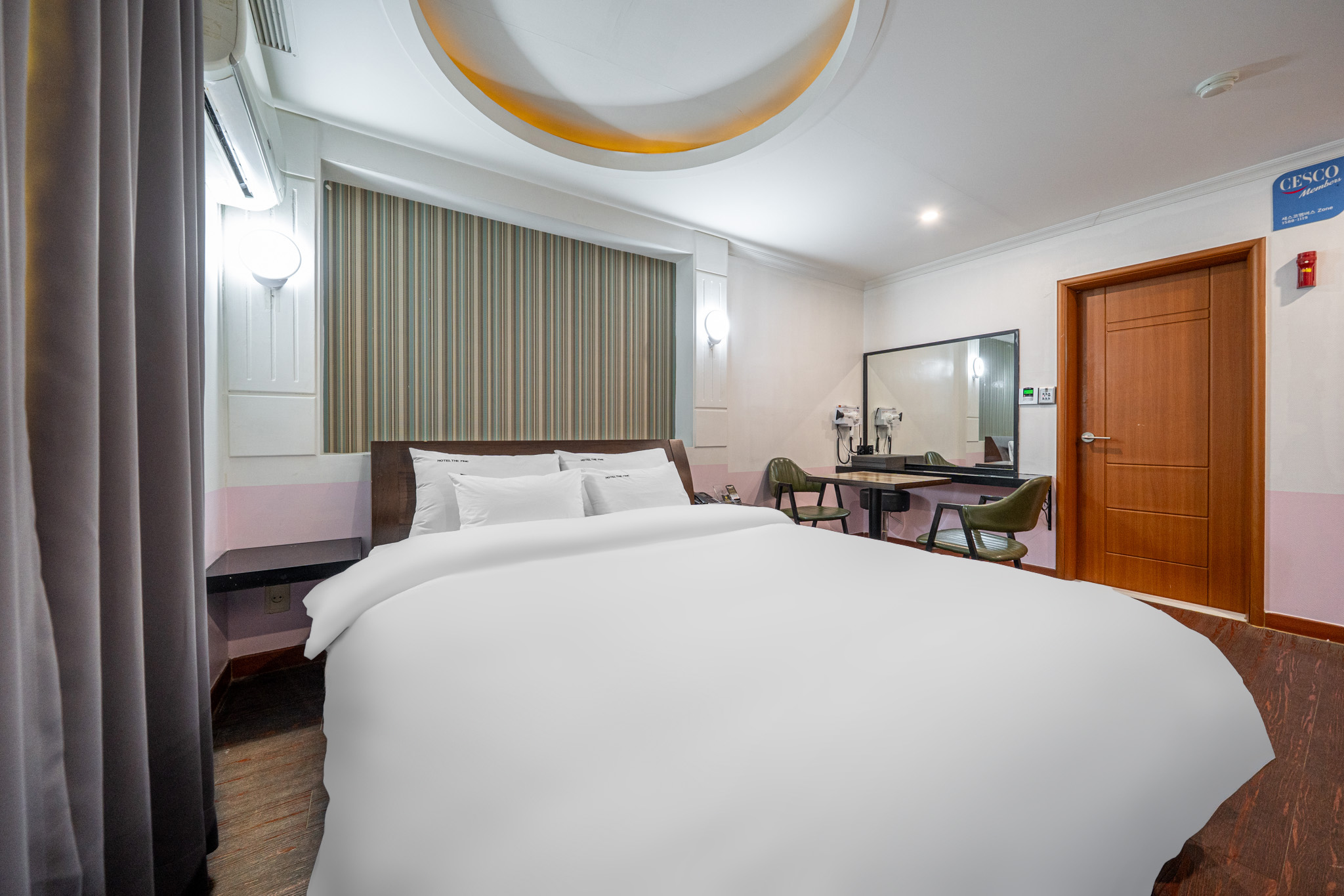 room detail thumbnail 2