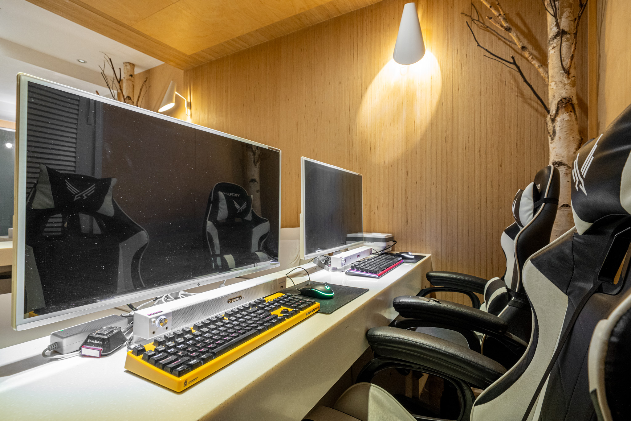 room detail thumbnail 2