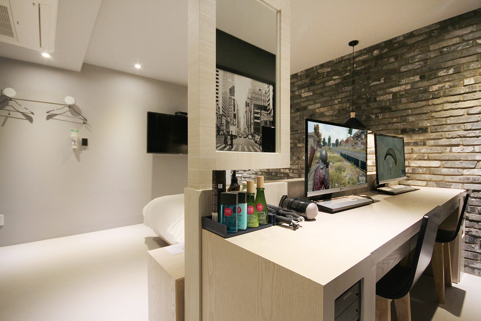 room detail thumbnail 1