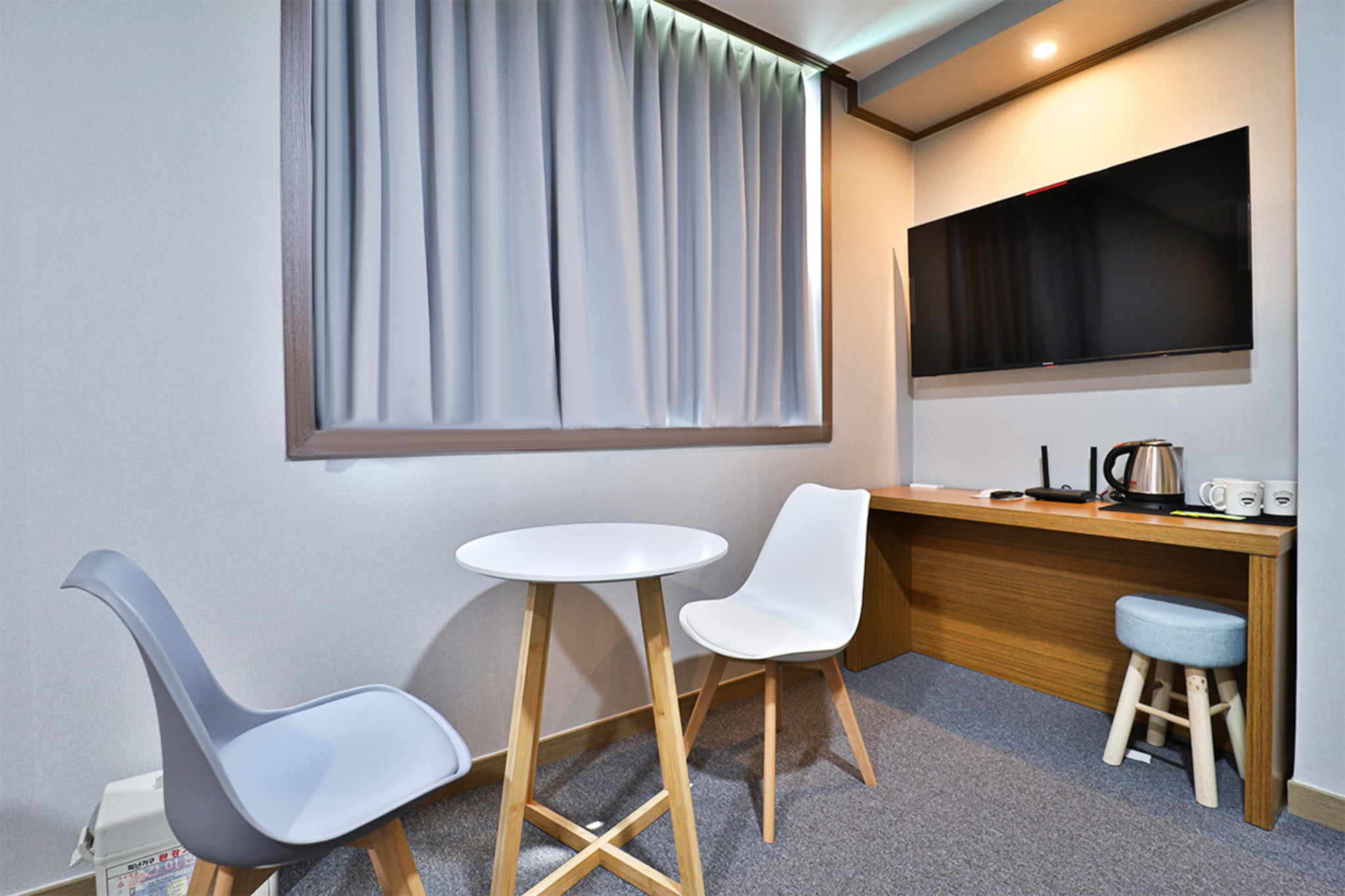room detail thumbnail 2