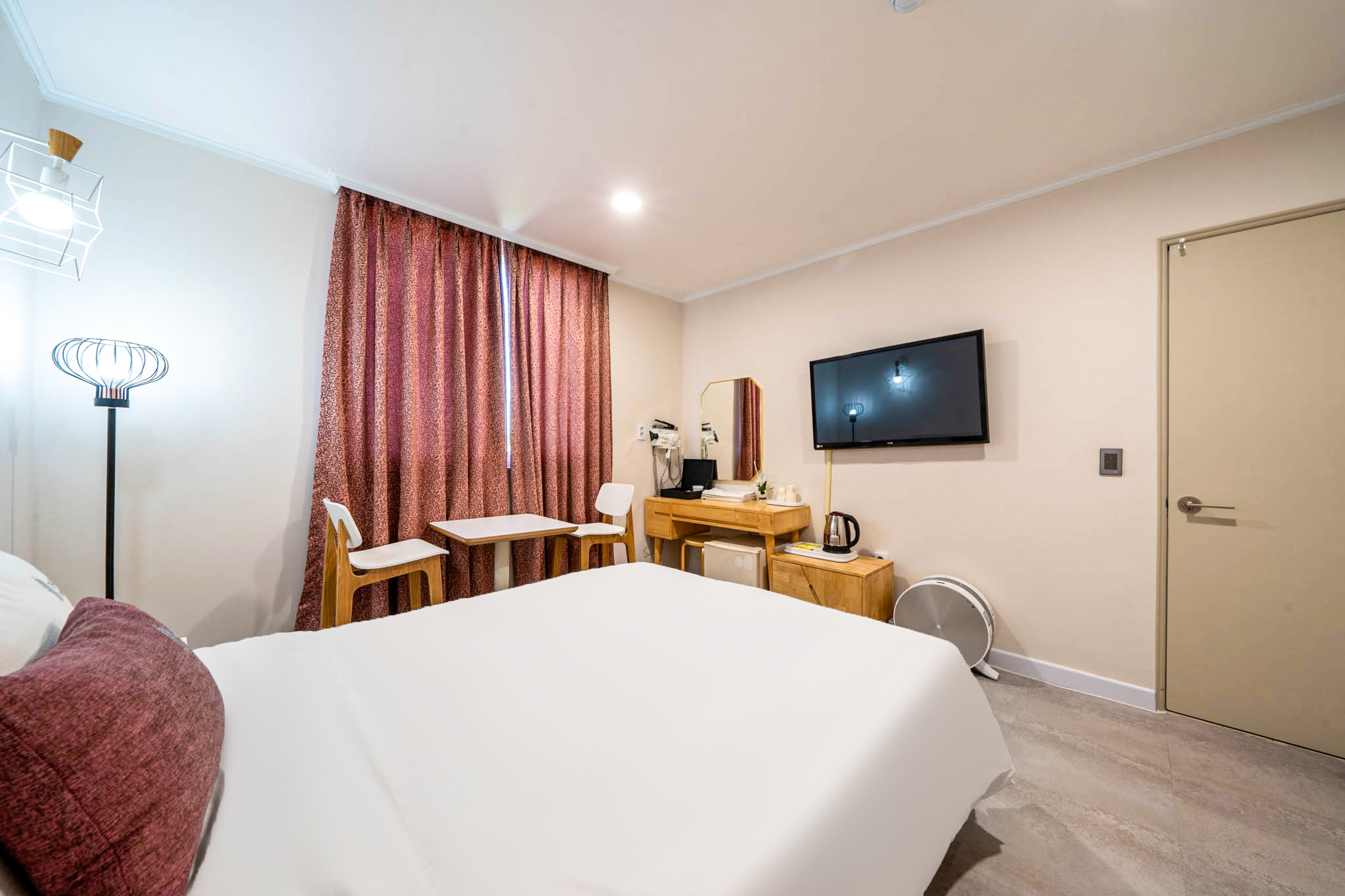 room detail thumbnail 2