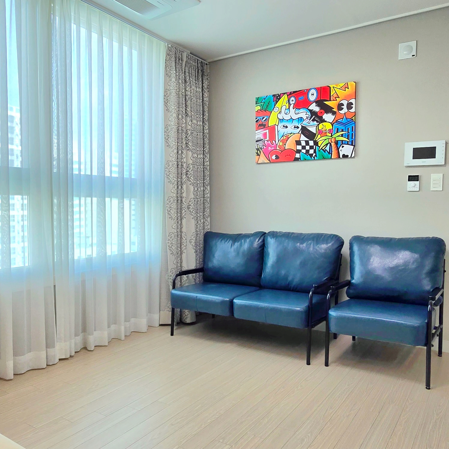 room detail thumbnail 1