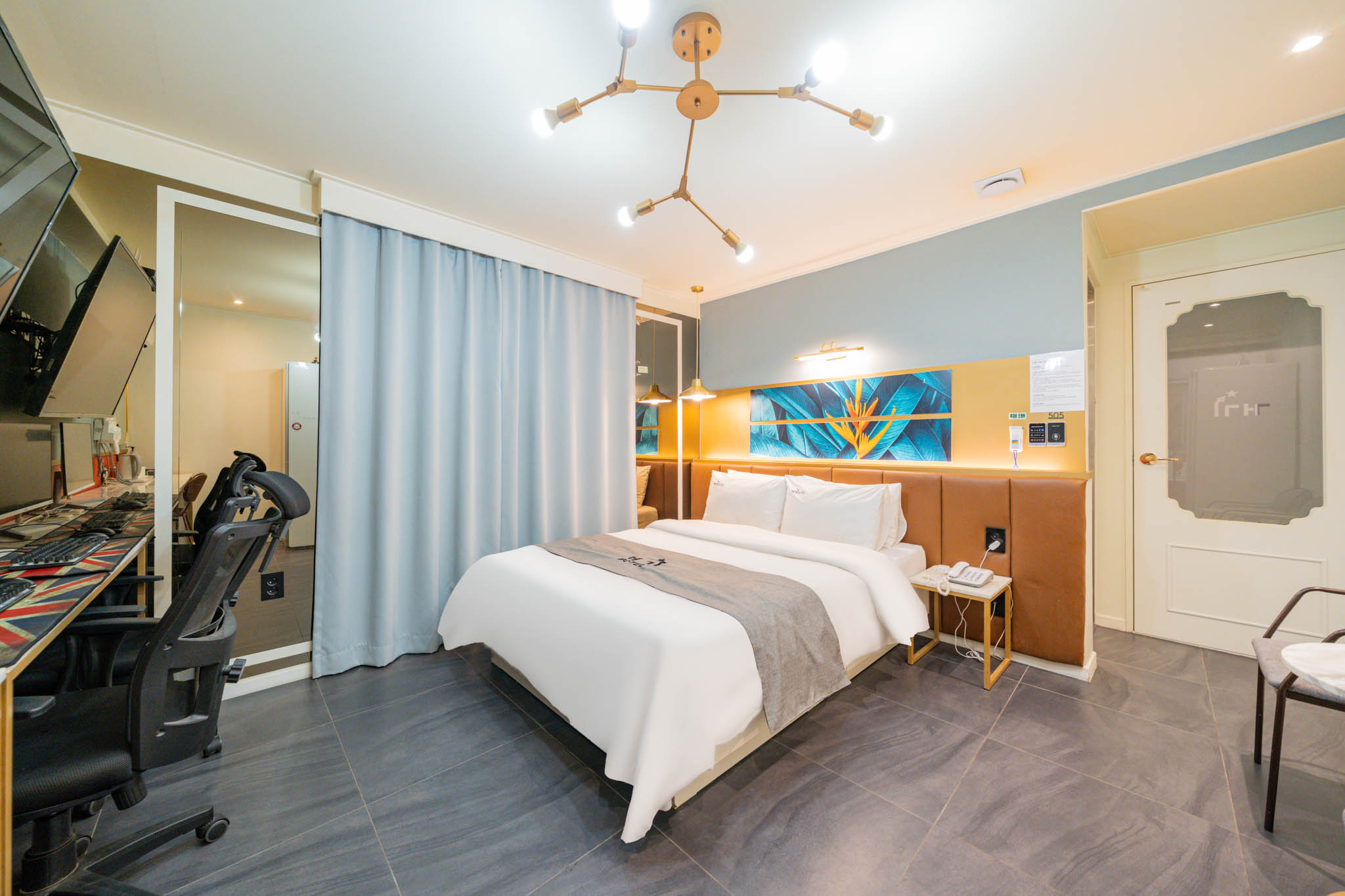 room detail thumbnail 0