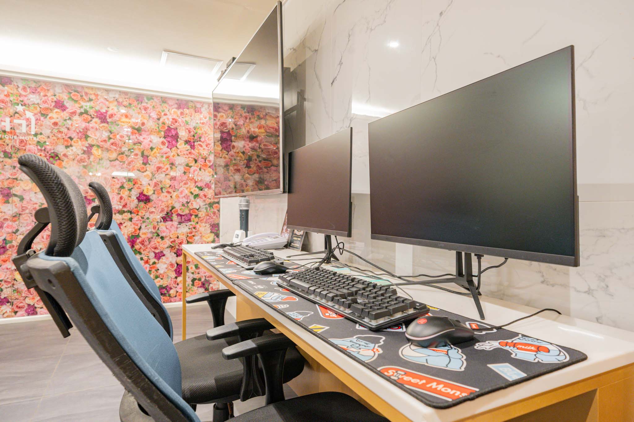 room detail thumbnail 2