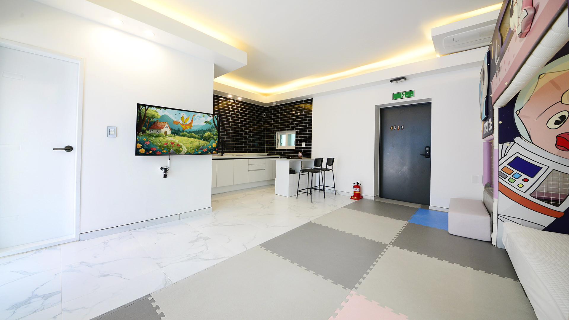 room detail thumbnail 1