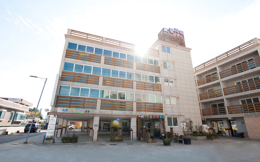https://yaimg.yanolja.com/v5/2025/05/15/09/6825aea69ebc42.33172502.jpg