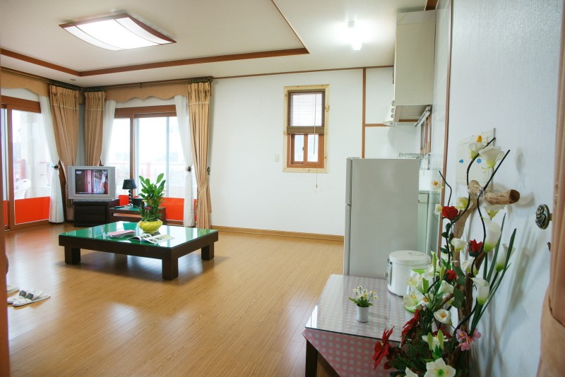 https://yaimg.yanolja.com/v5/2025/05/16/01/68269790f38794.10246018.jpg
