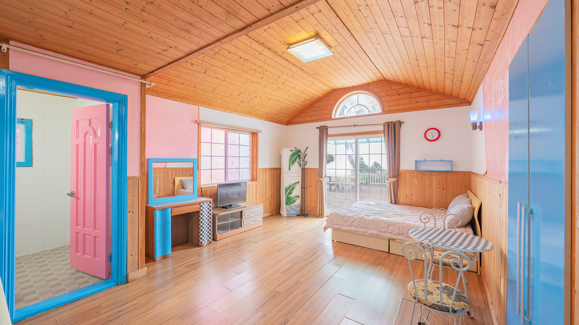 room detail thumbnail 0