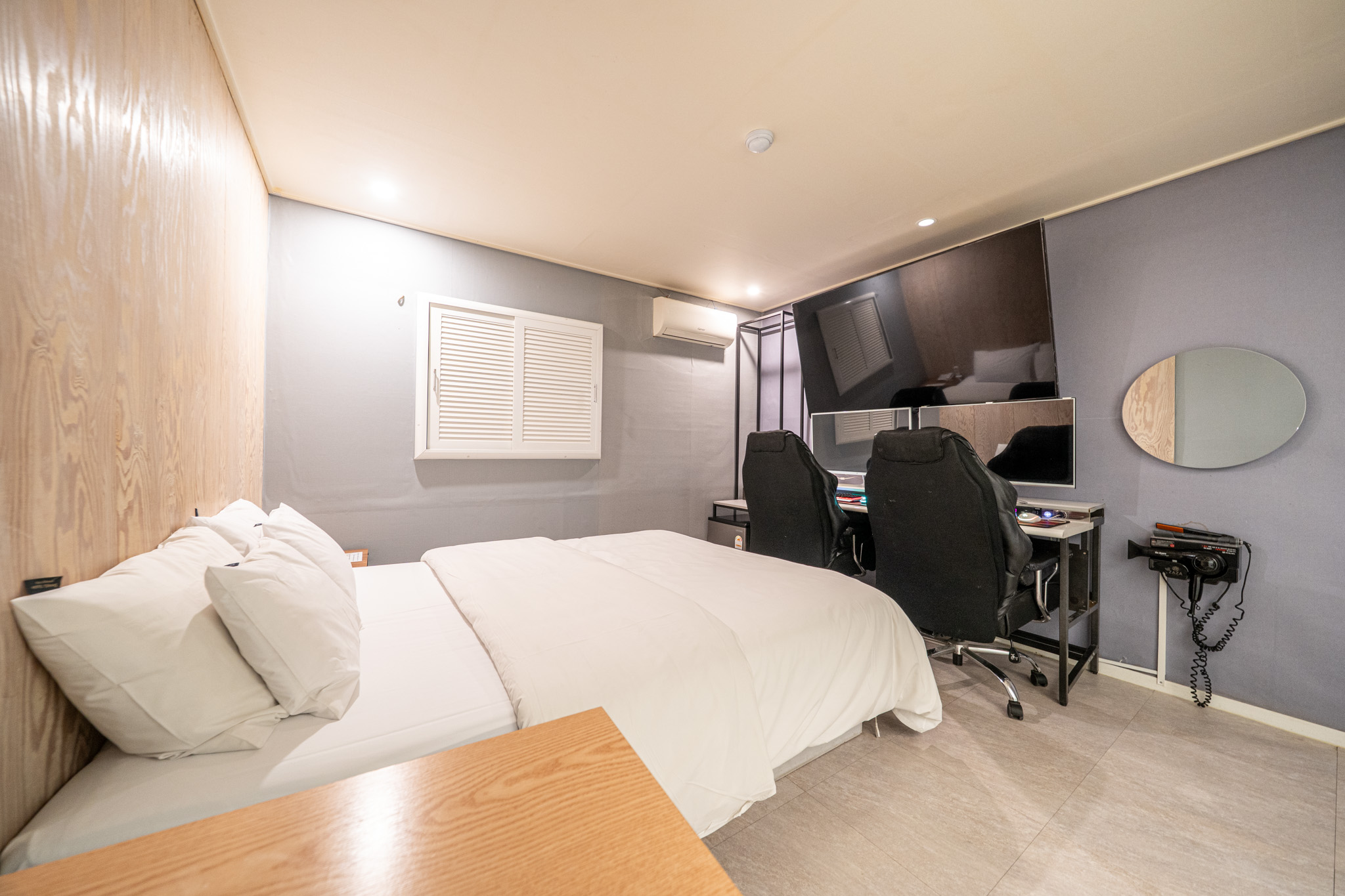 room detail thumbnail 1