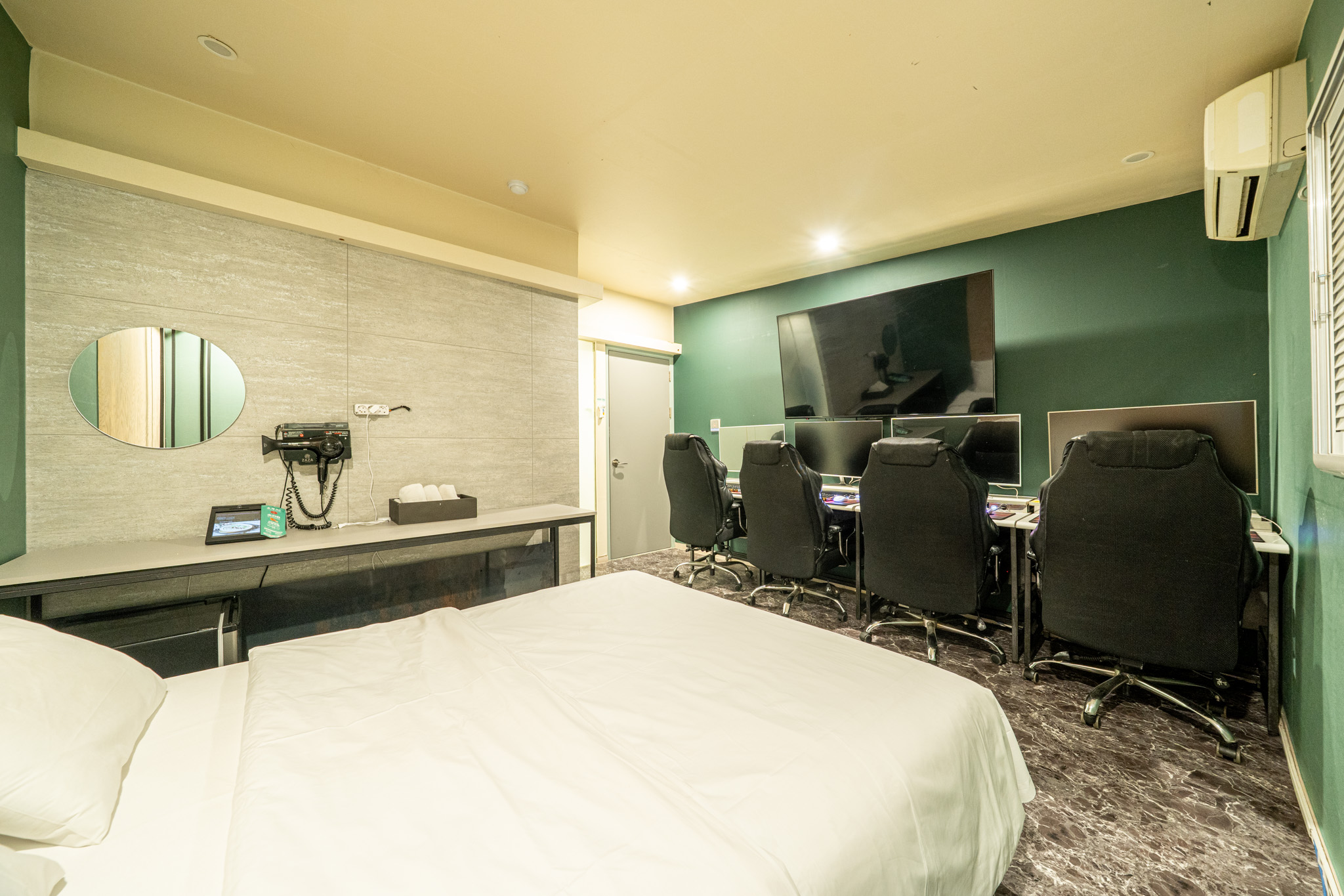 room detail thumbnail 0