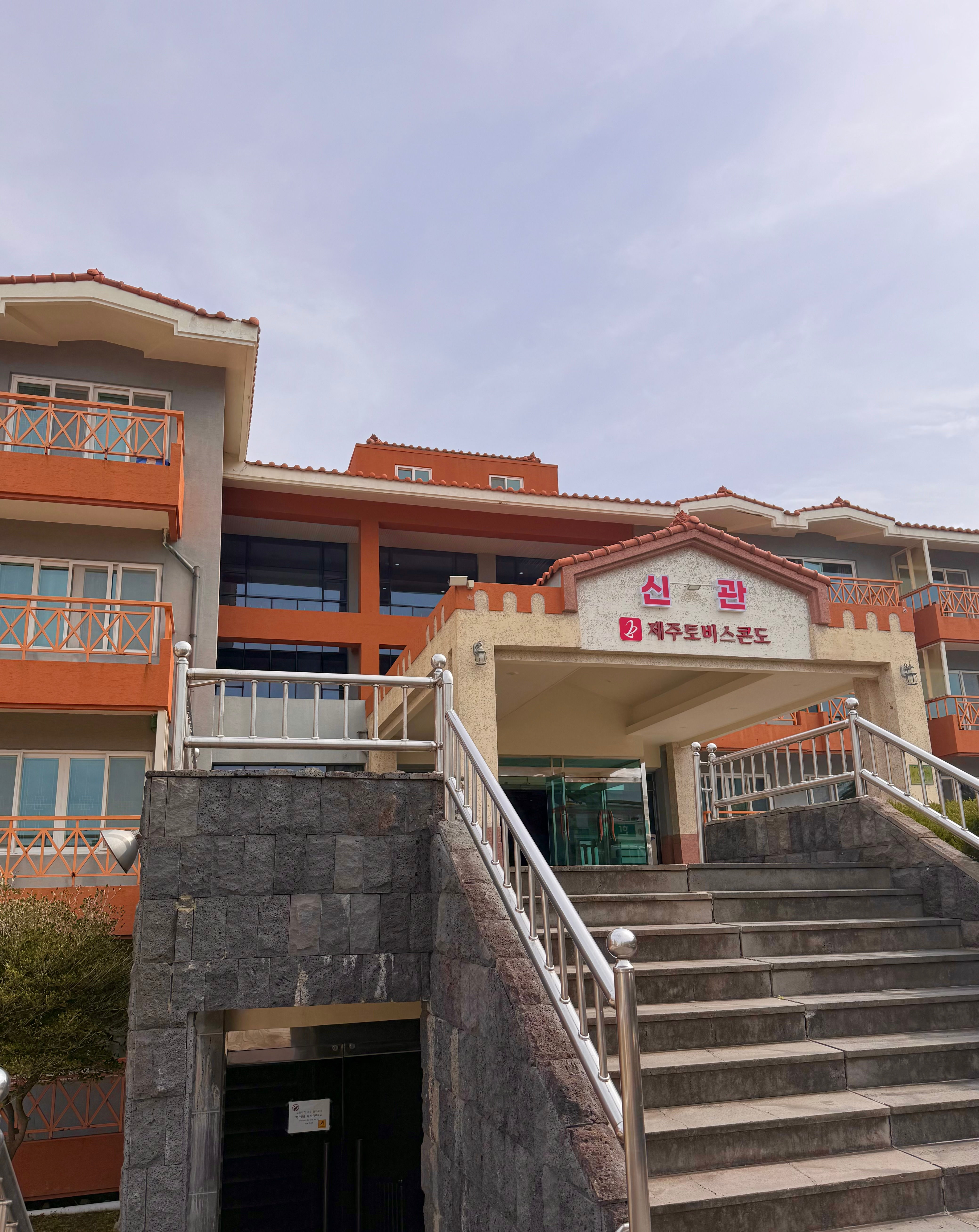 https://yaimg.yanolja.com/v5/2025/05/19/01/682a8b8fd9ef79.78988889.jpg