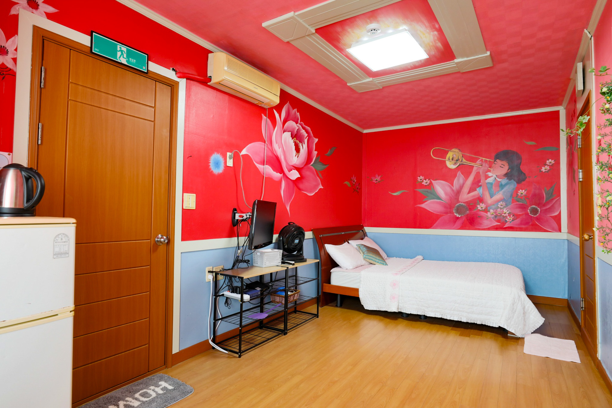 room detail thumbnail 1