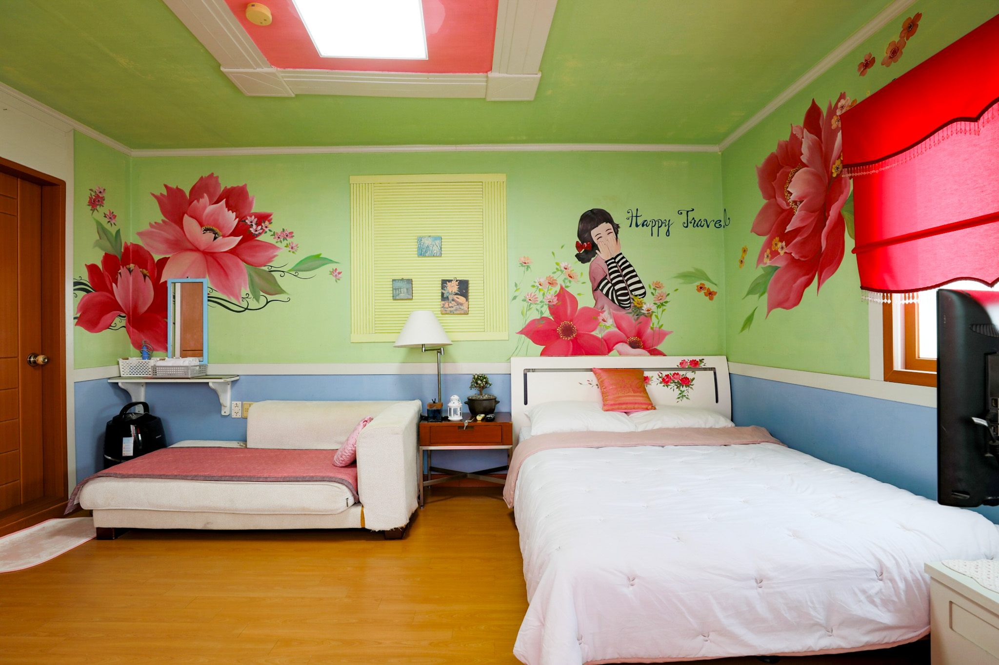 room detail thumbnail 2