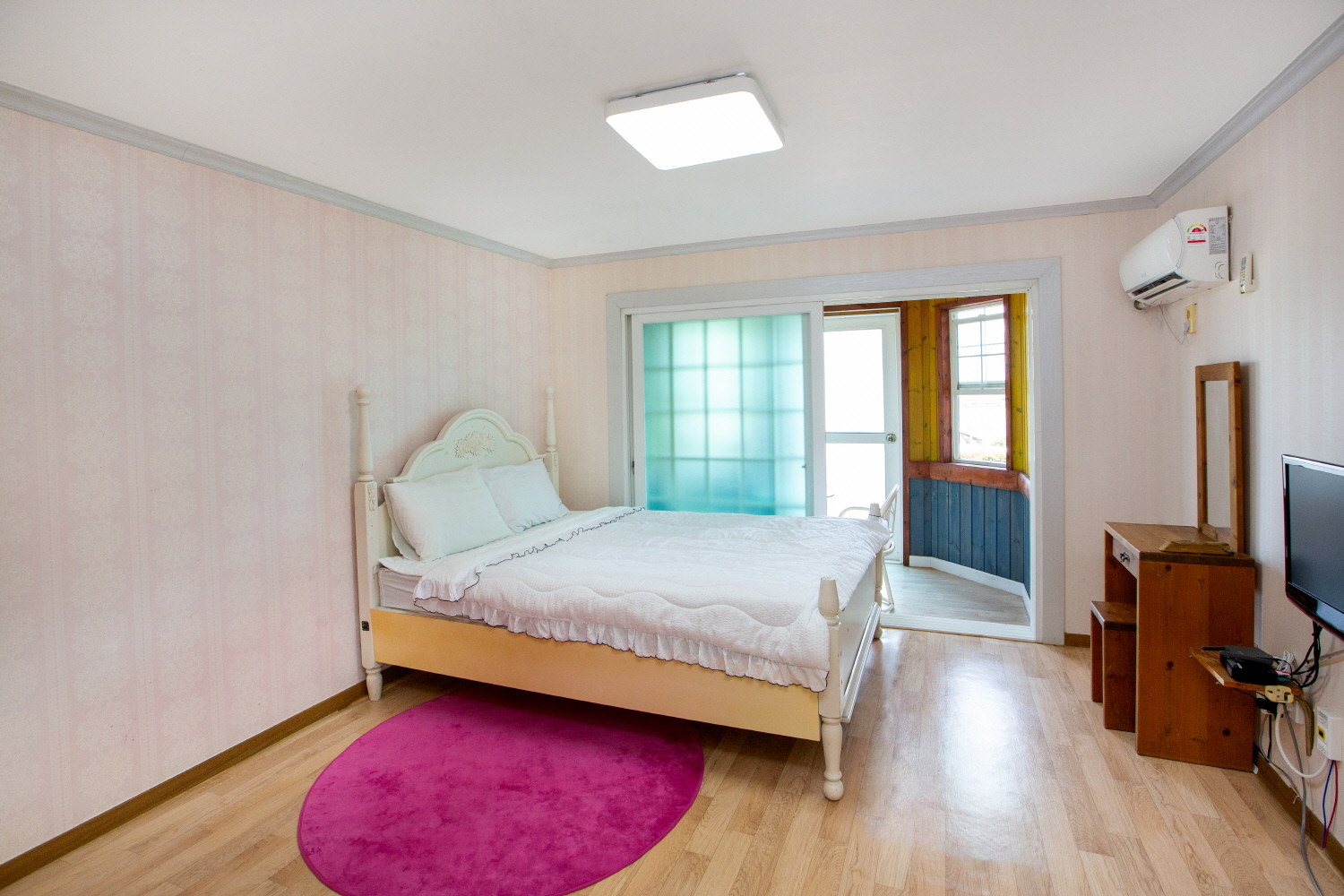 room detail thumbnail 0