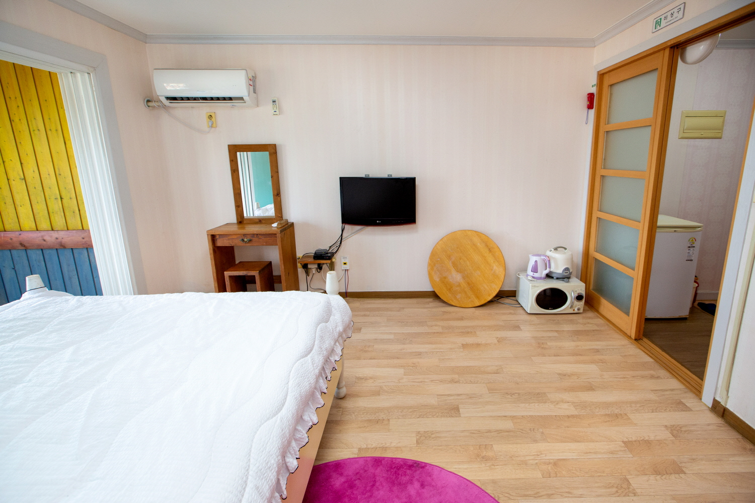 room detail thumbnail 2