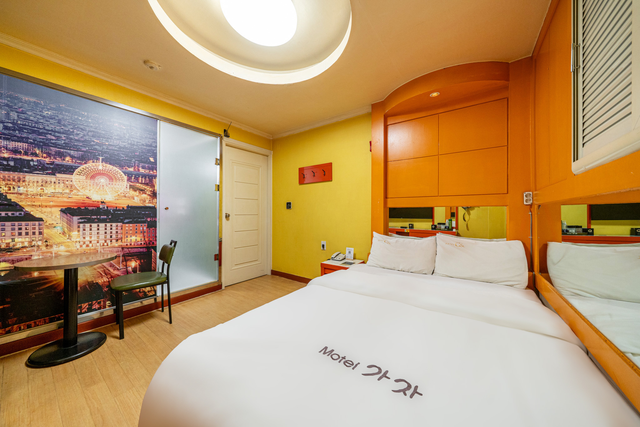 room detail thumbnail 1