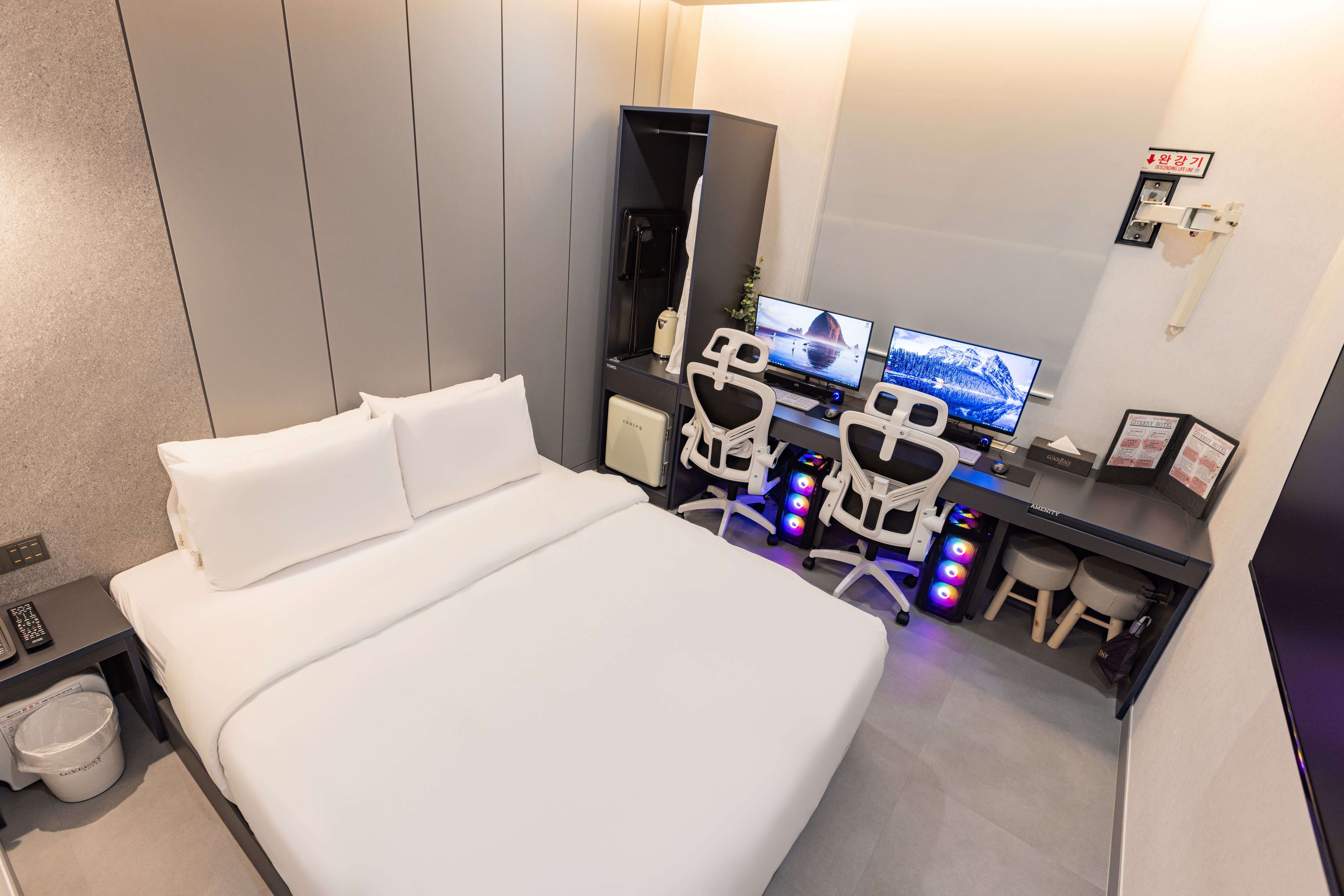 room detail thumbnail 1