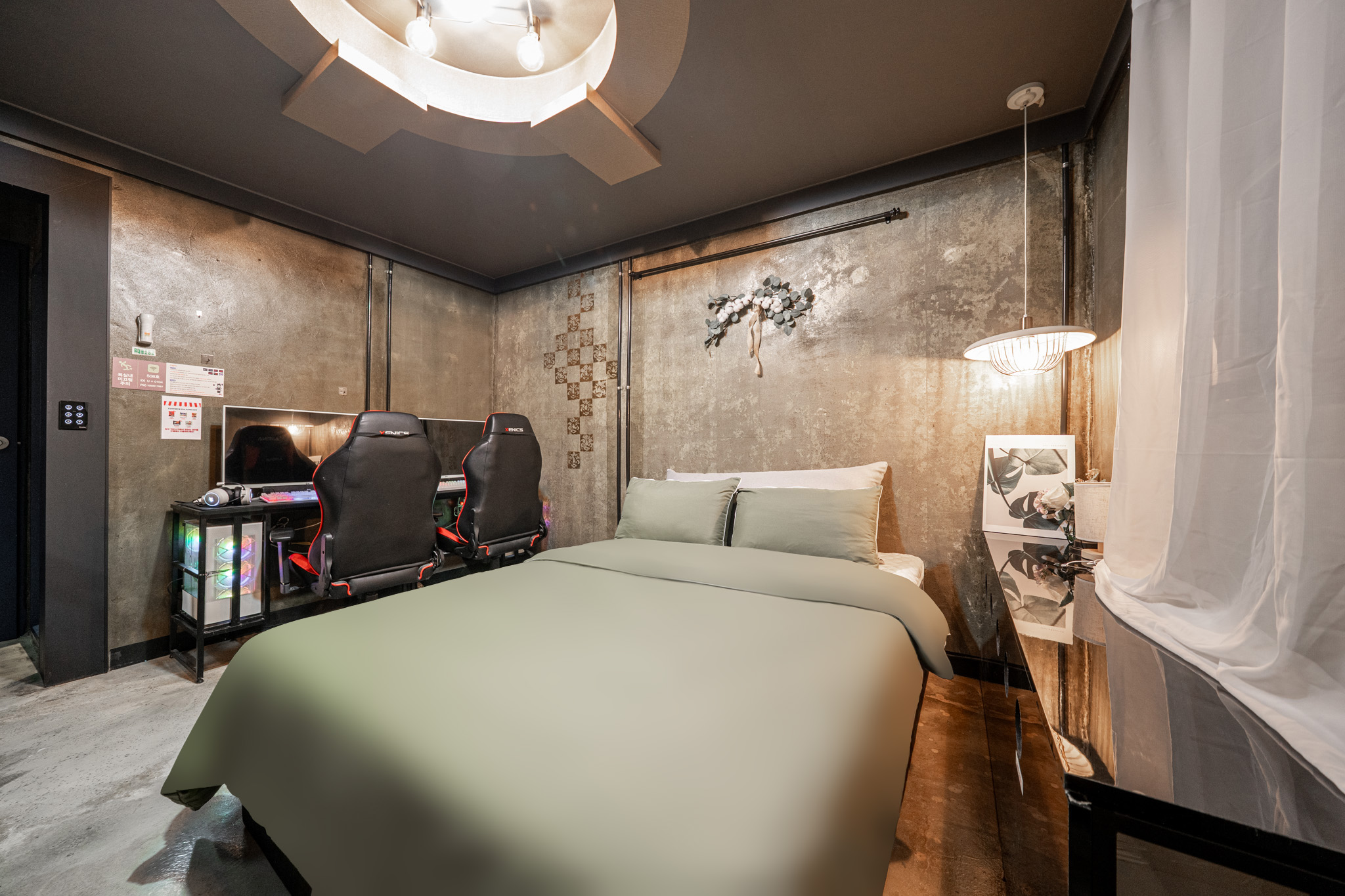 room detail thumbnail 1