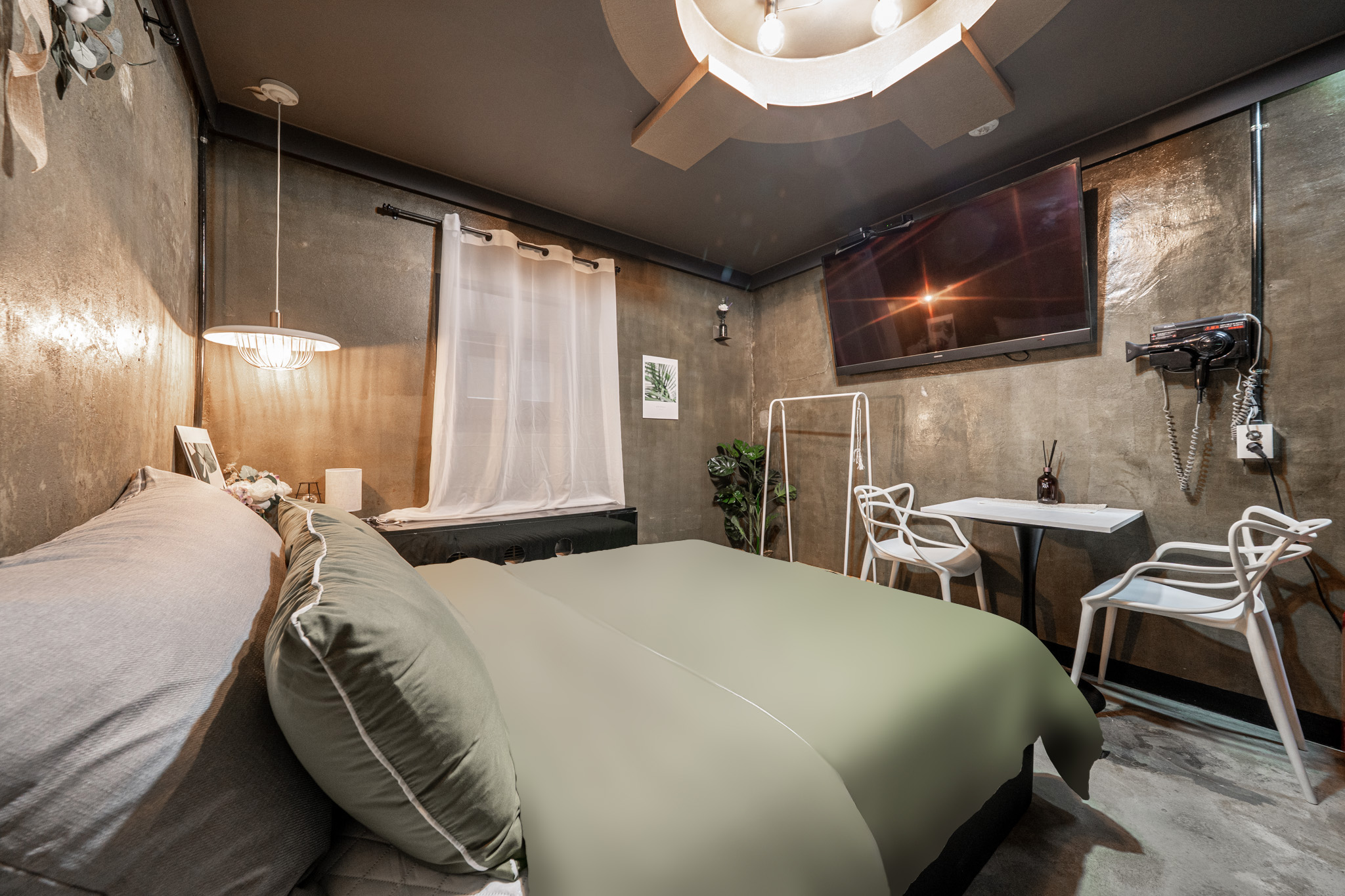 room detail thumbnail 2