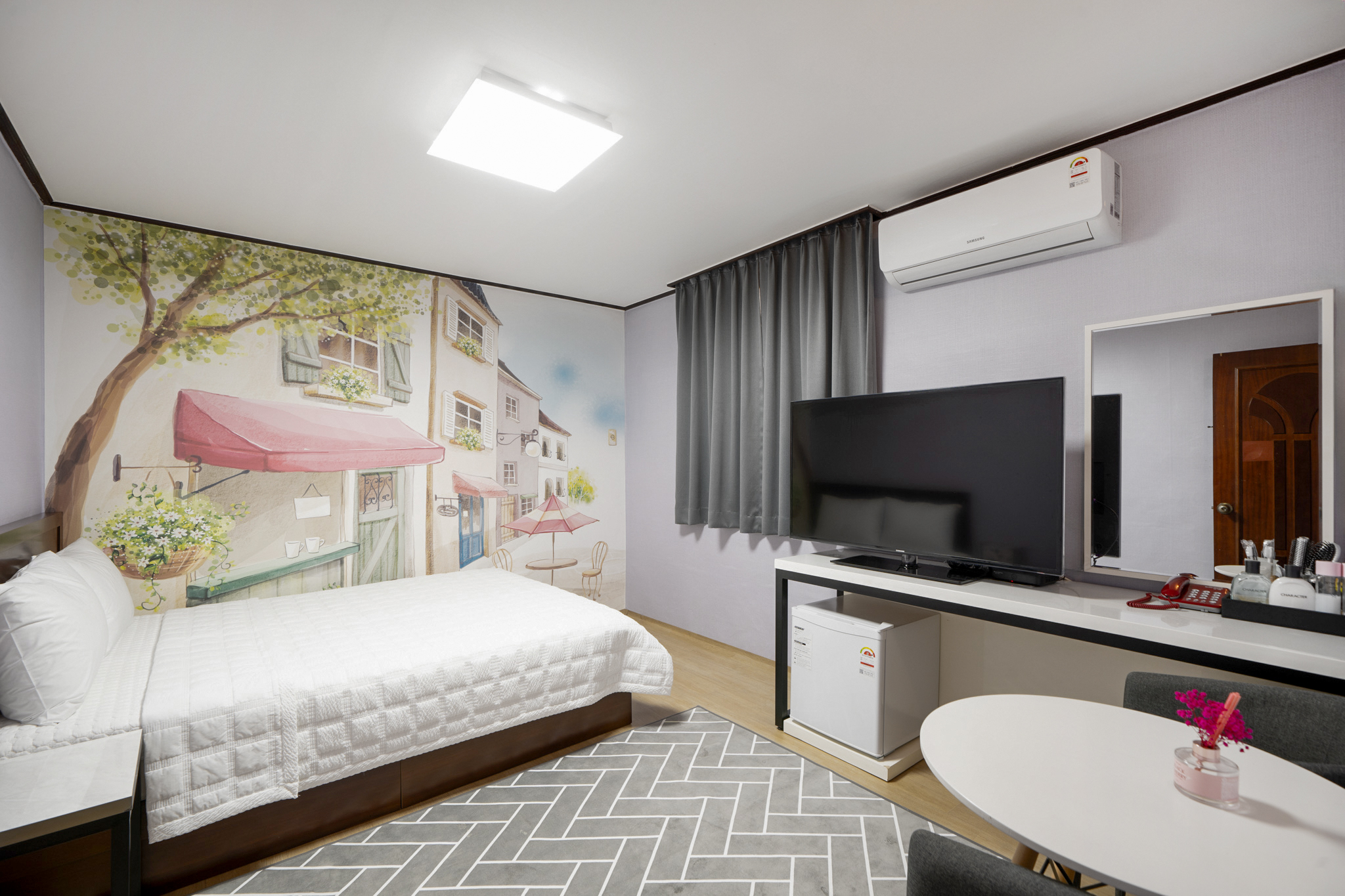 room detail thumbnail 0